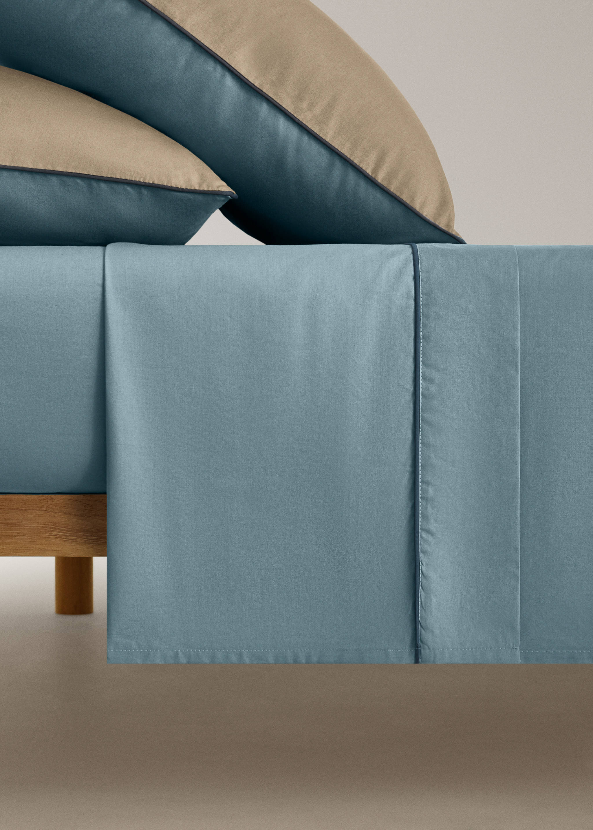 Reversible percale cotton top sheet with contrasting piping for 90 cm bed - Article without model