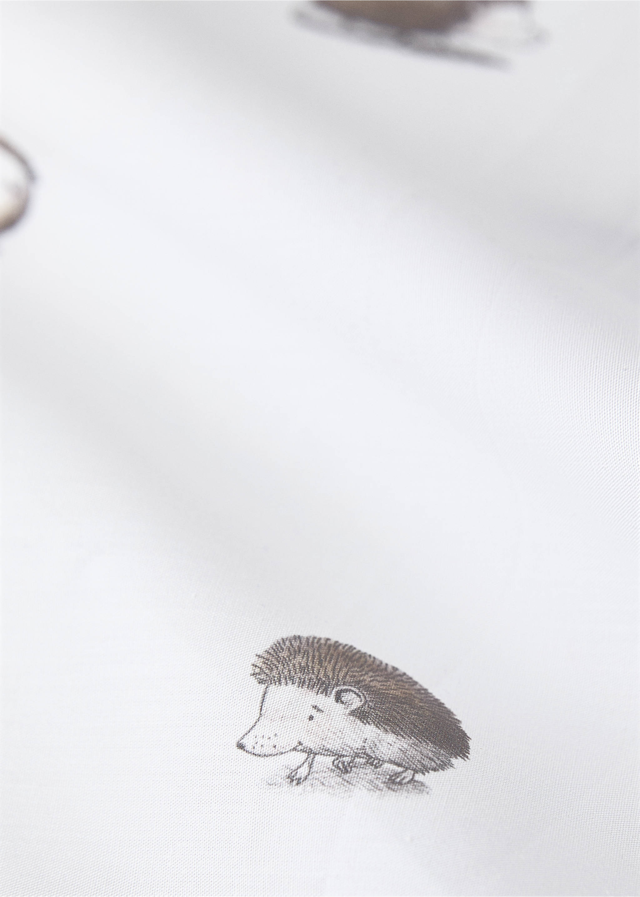 Dječja plahta s gumom od pamučnog perkala s printom ježeva za krevet 135/40 cm - Detalji artikla 1, Bijela. Ref: 17021588-00.