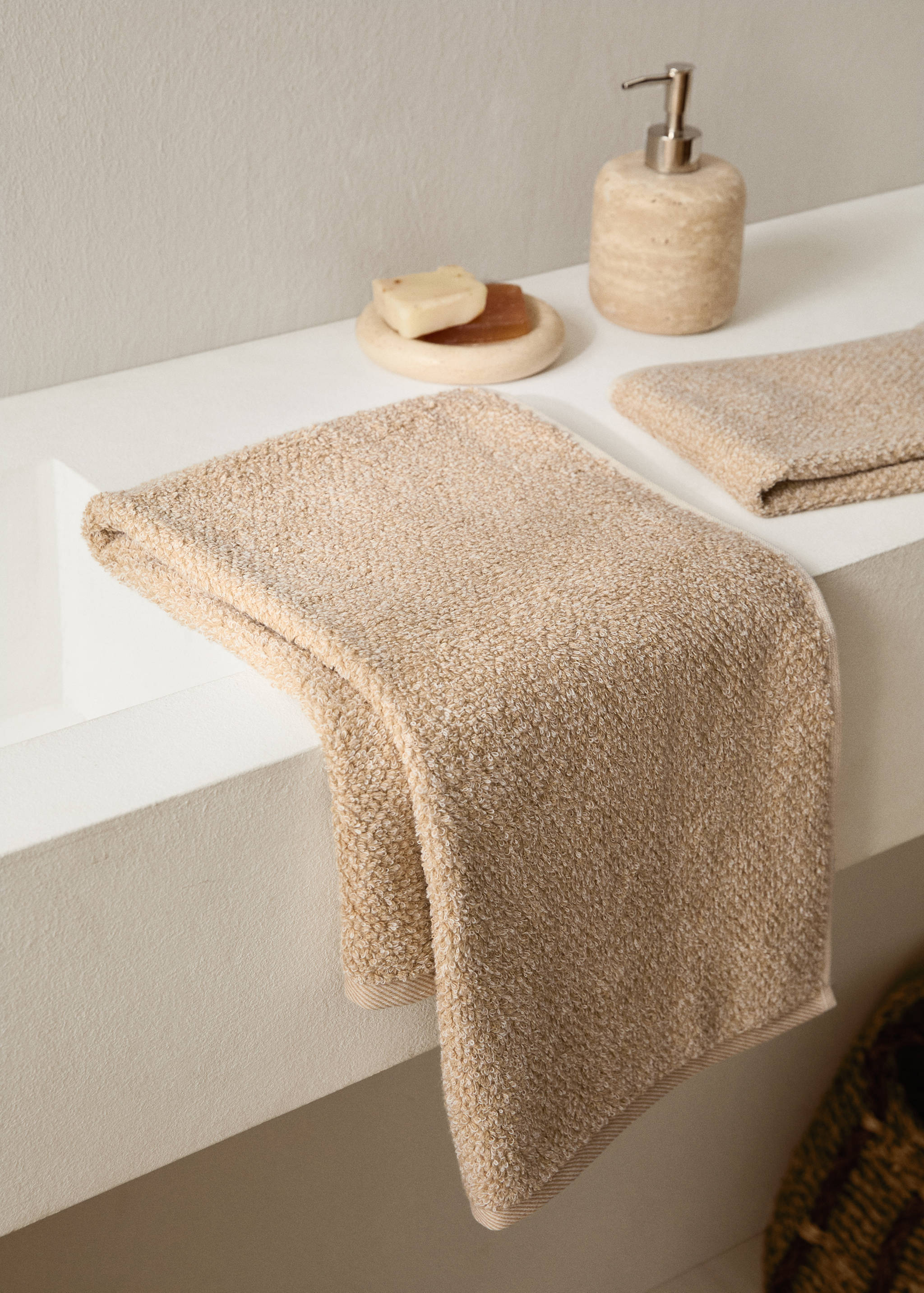 Cotton-blend two-tone washbasin towel - General plane