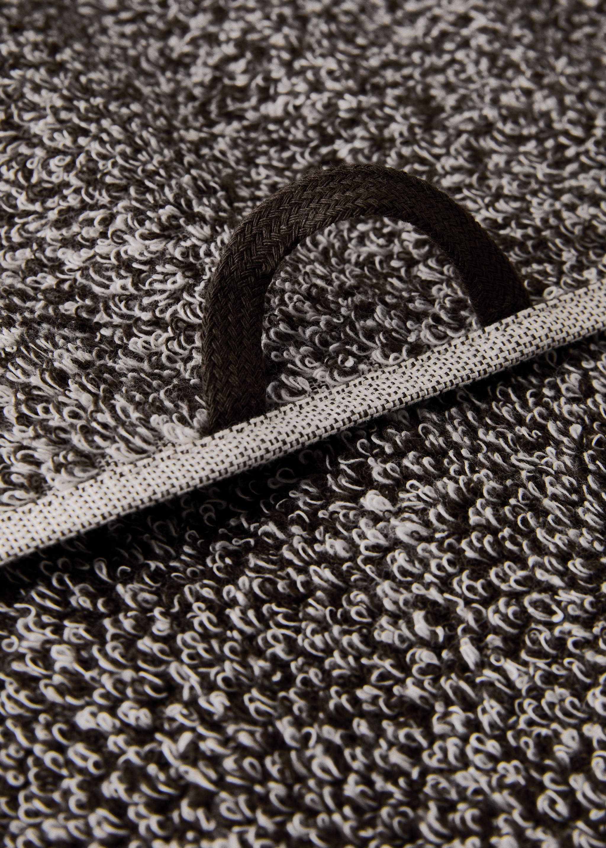 Cotton-blend two-tone bath towel - Details of the article 3