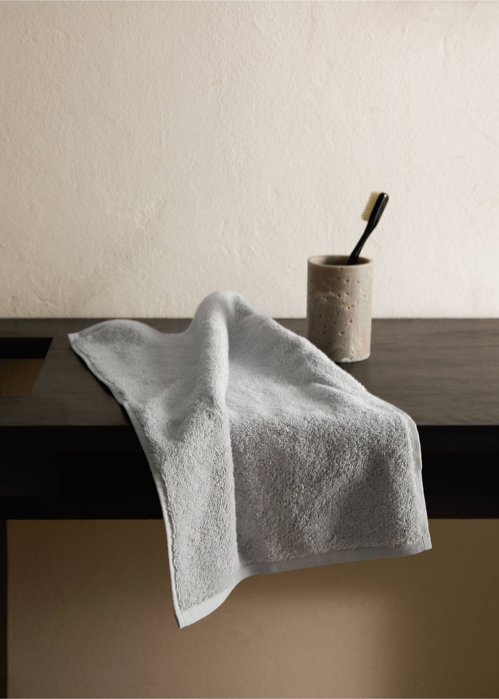 Prosop mic de baie din bumbac moale - Plan general, Gri deschis. Ref: 17021596-00.