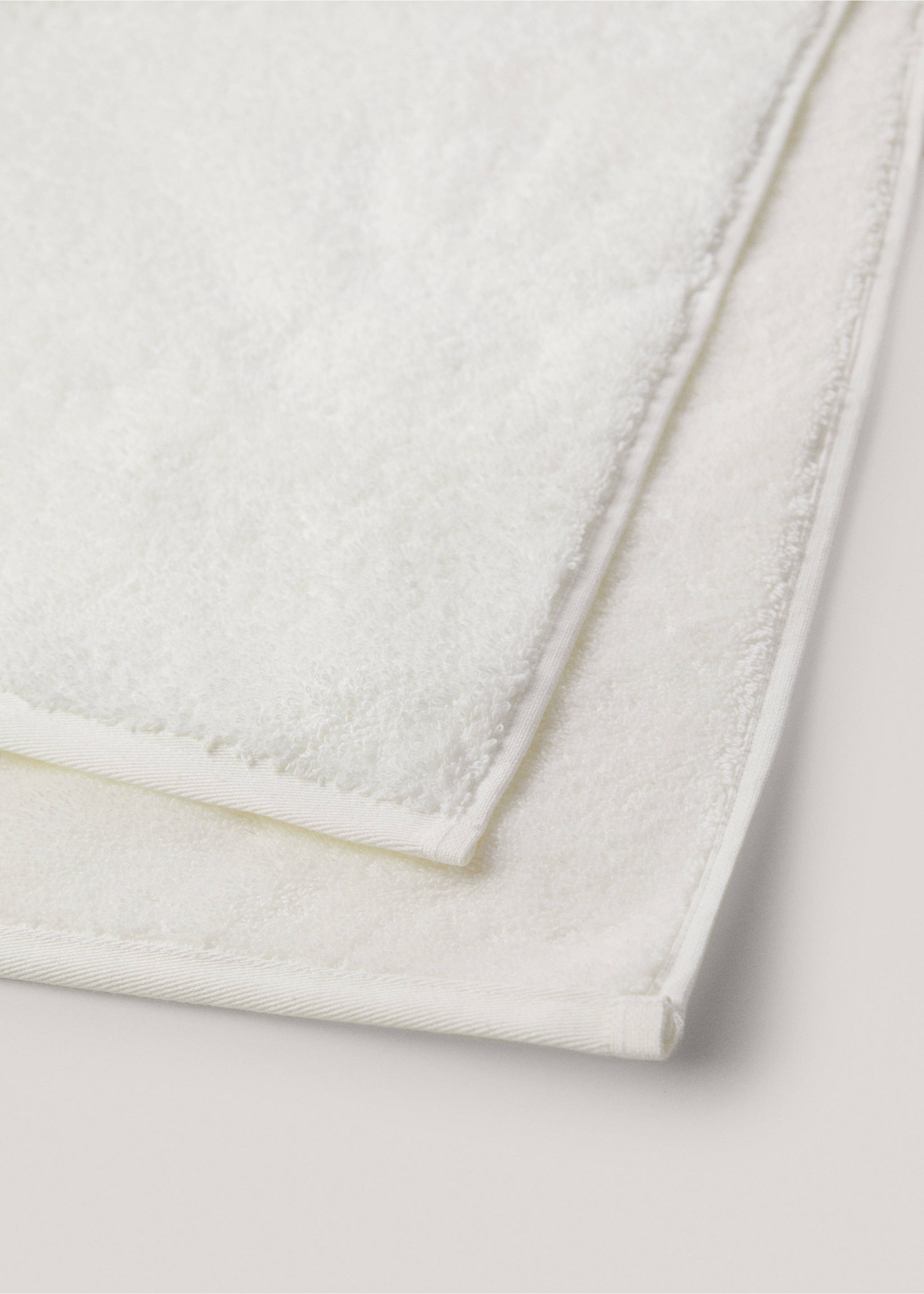 Soft cotton washbasin towel - Details of the article 2, Ecru. Ref: 17021597-00.