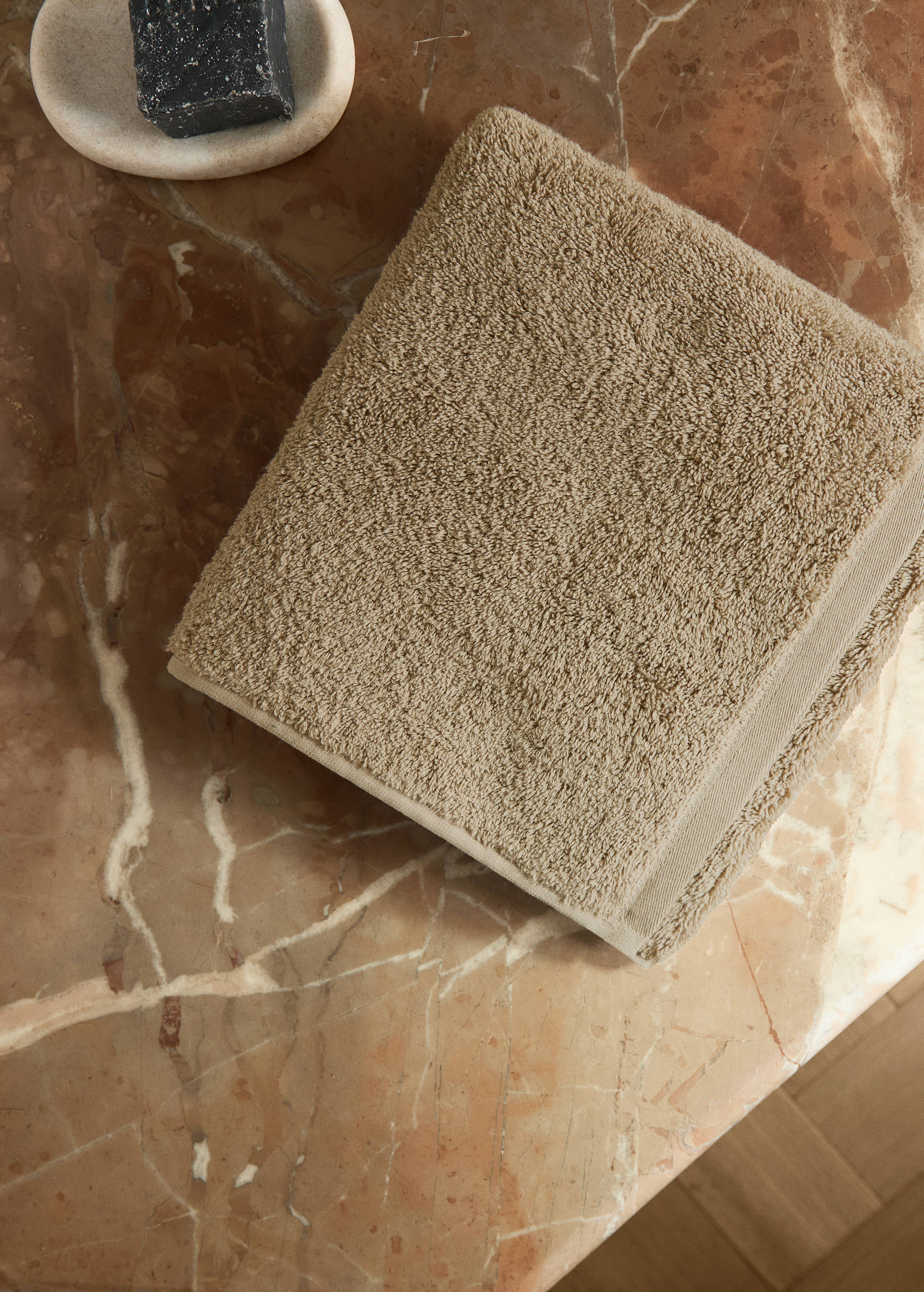 Soft cotton washbasin towel - General plane