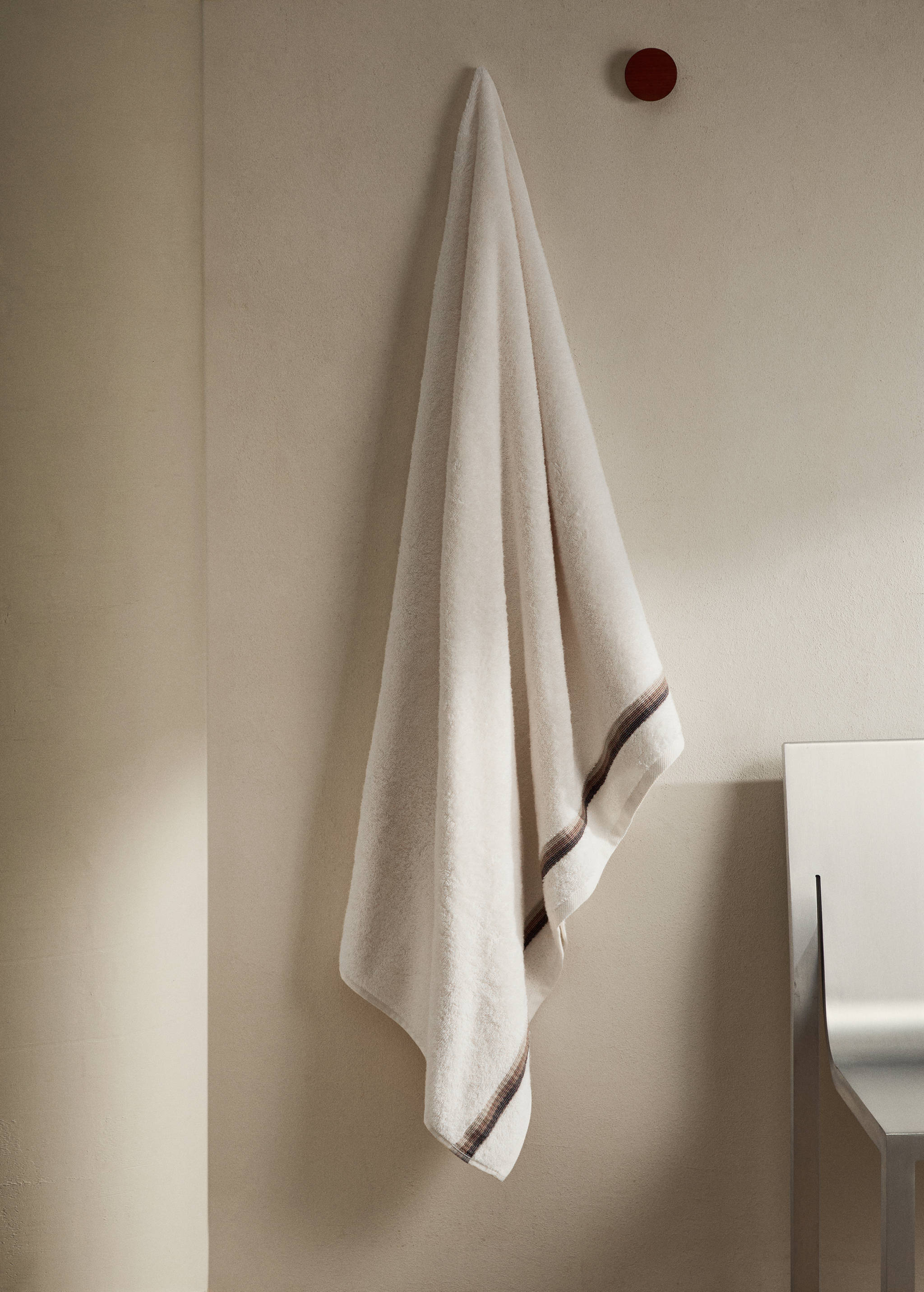 Bath towel with striped trim - General plane
