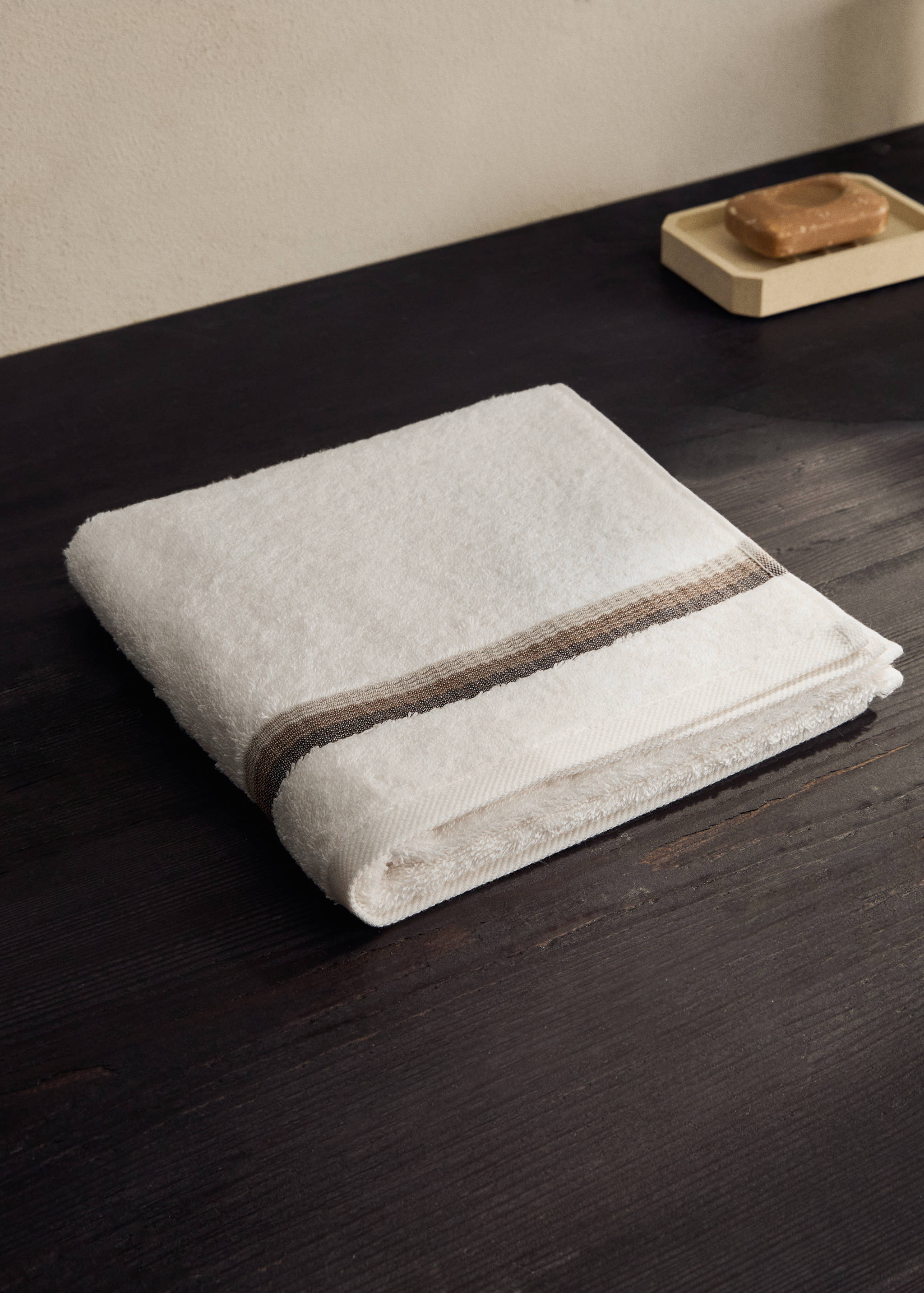 Washbasin towel with striped trim - General plane