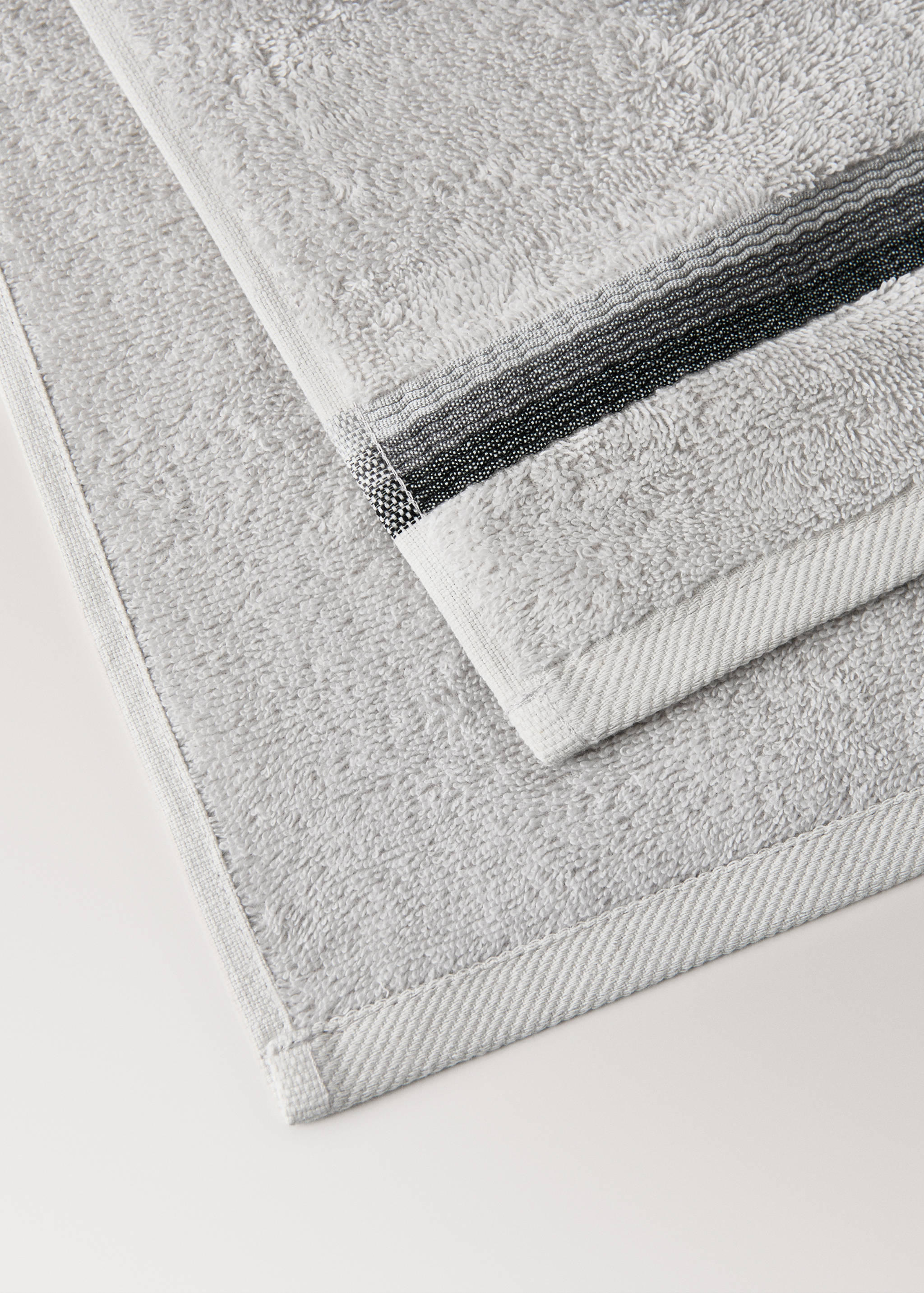 Washbasin towel with striped trim - Details of the article 2