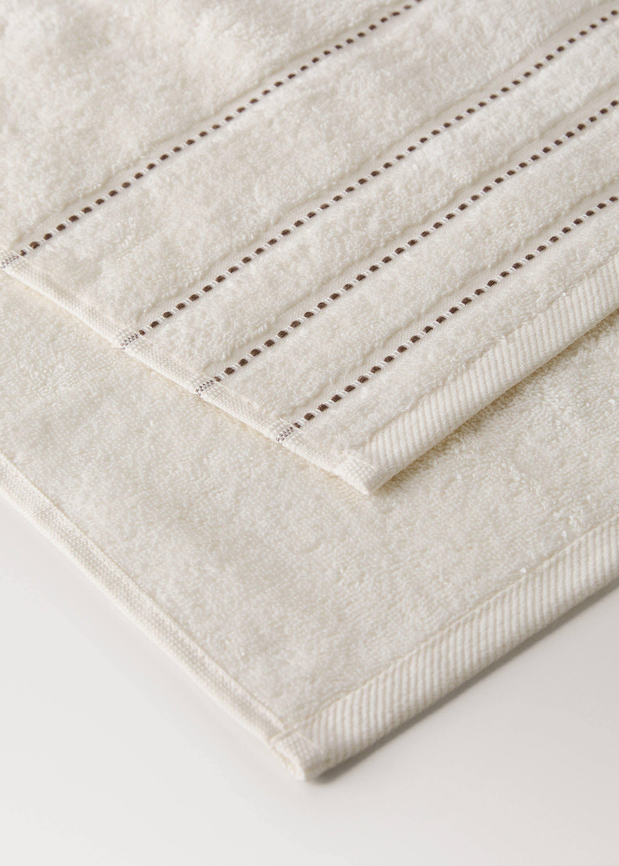 Broderad handduk med prickar - Detaljer om artikeln 1