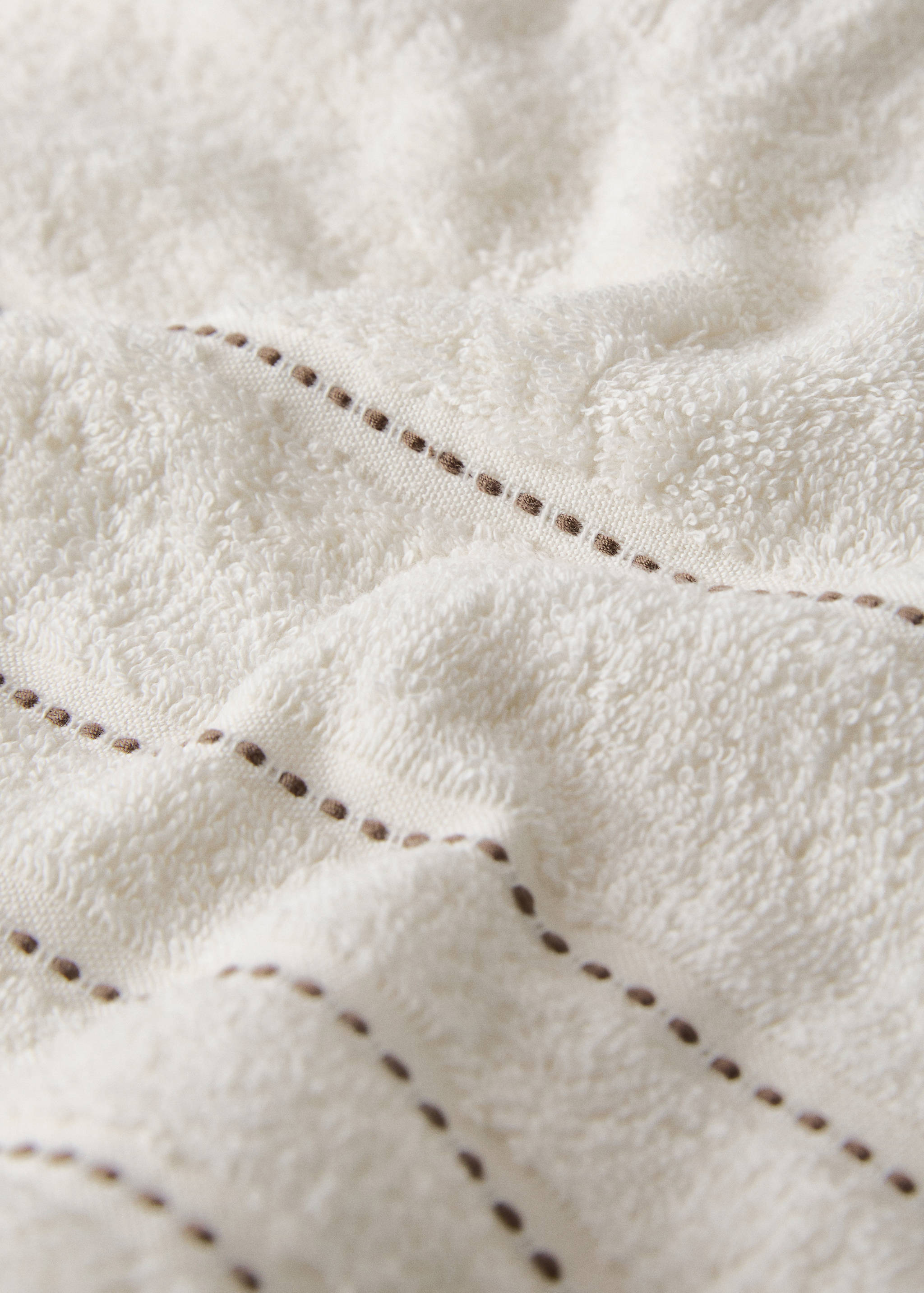 Broderad handduk med prickar - Detaljer om artikeln 2