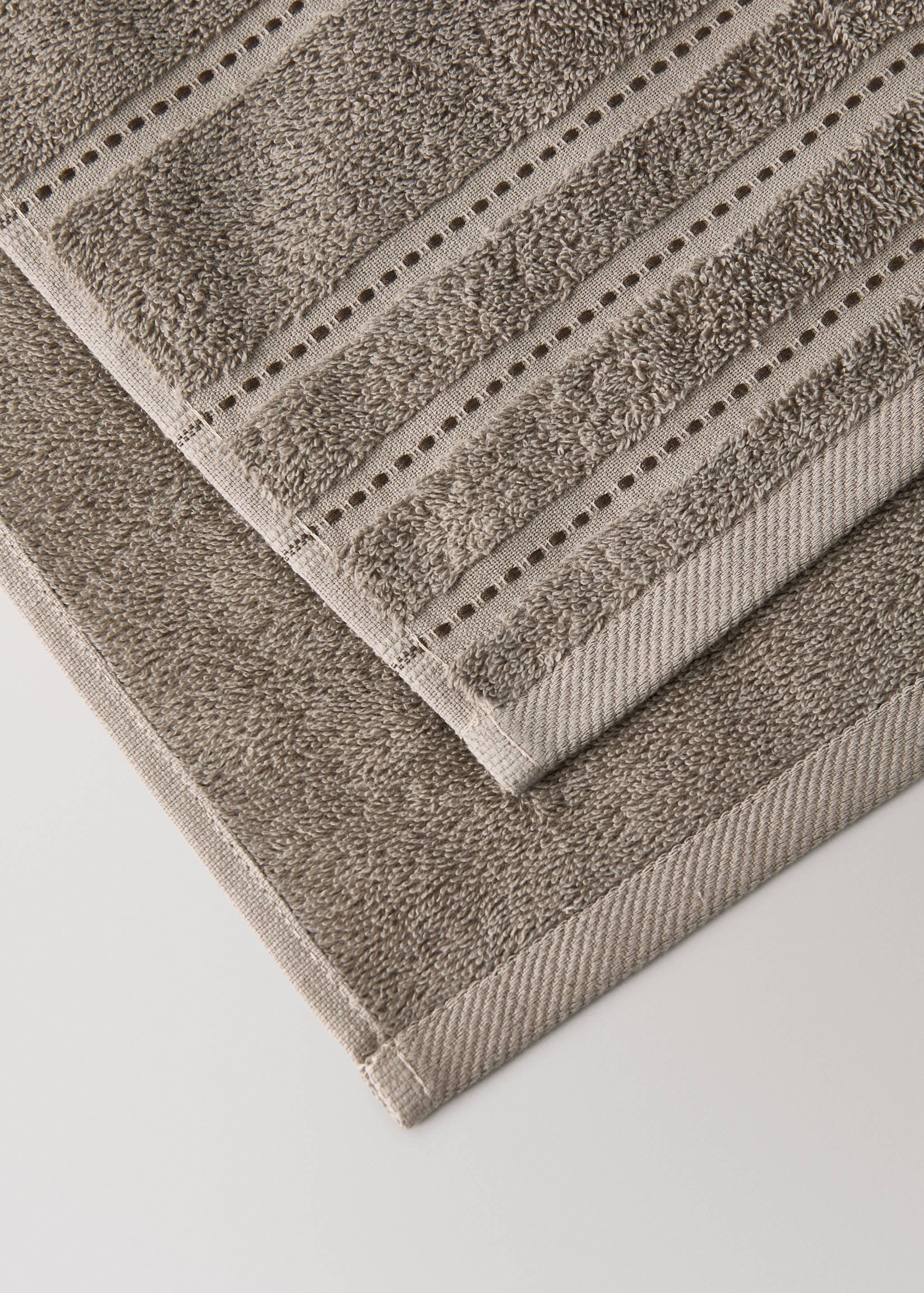 Broderad handduk med prickar - Detaljer om artikeln 2