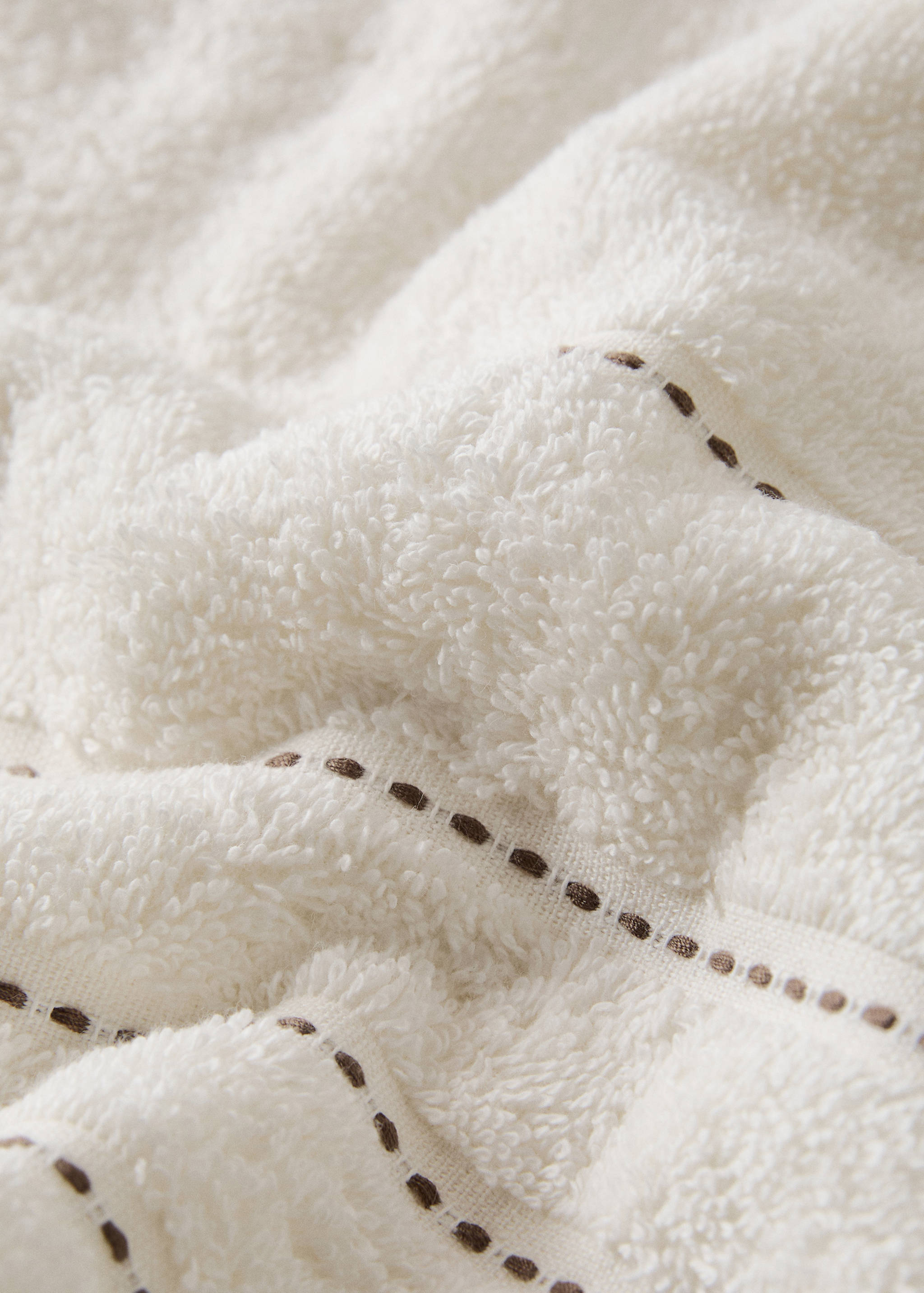 Badlakan i bomull med broderade prickar - Detaljer om artikeln 2