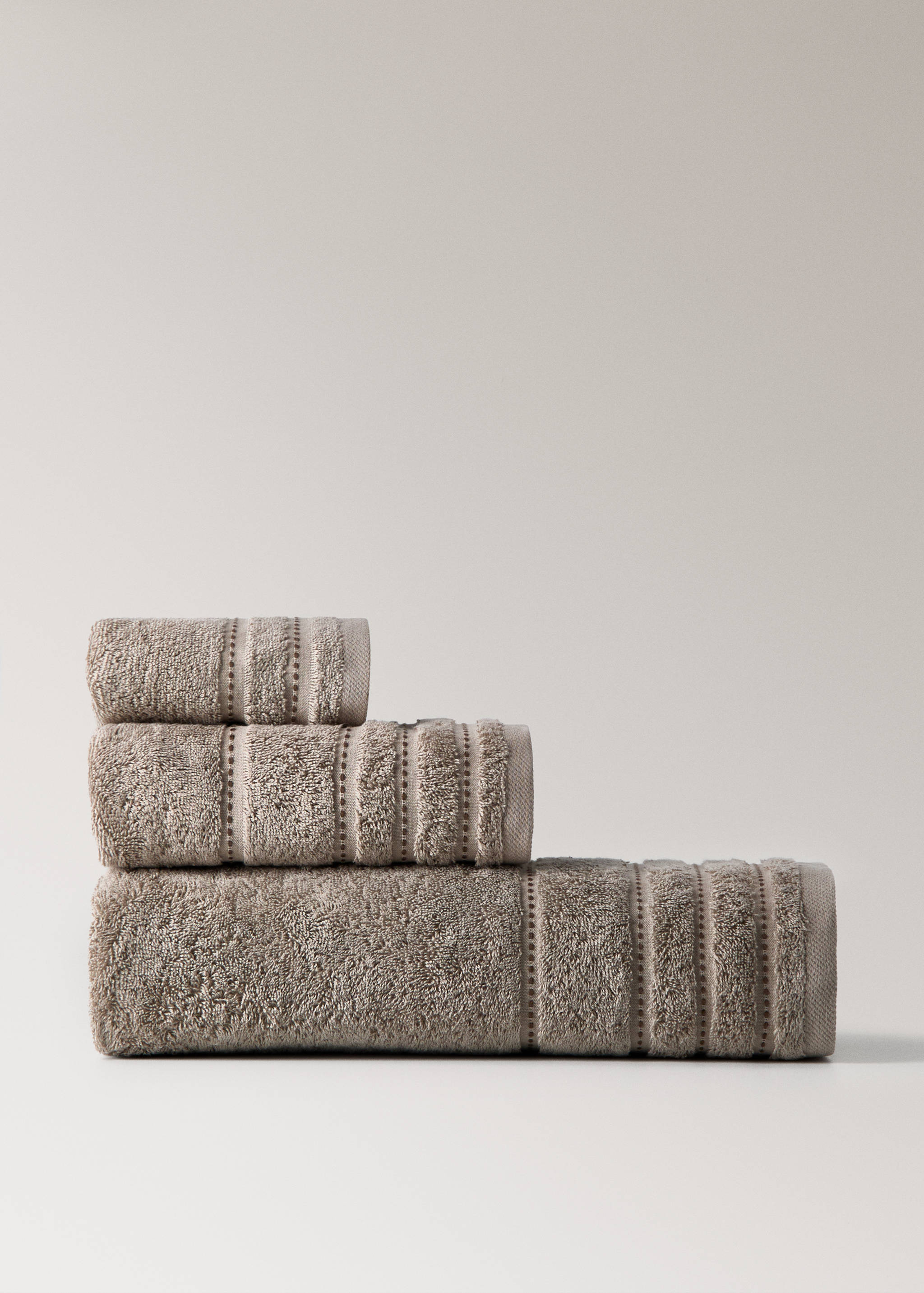 Badlakan i bomull med broderade prickar - Artikel utan modell