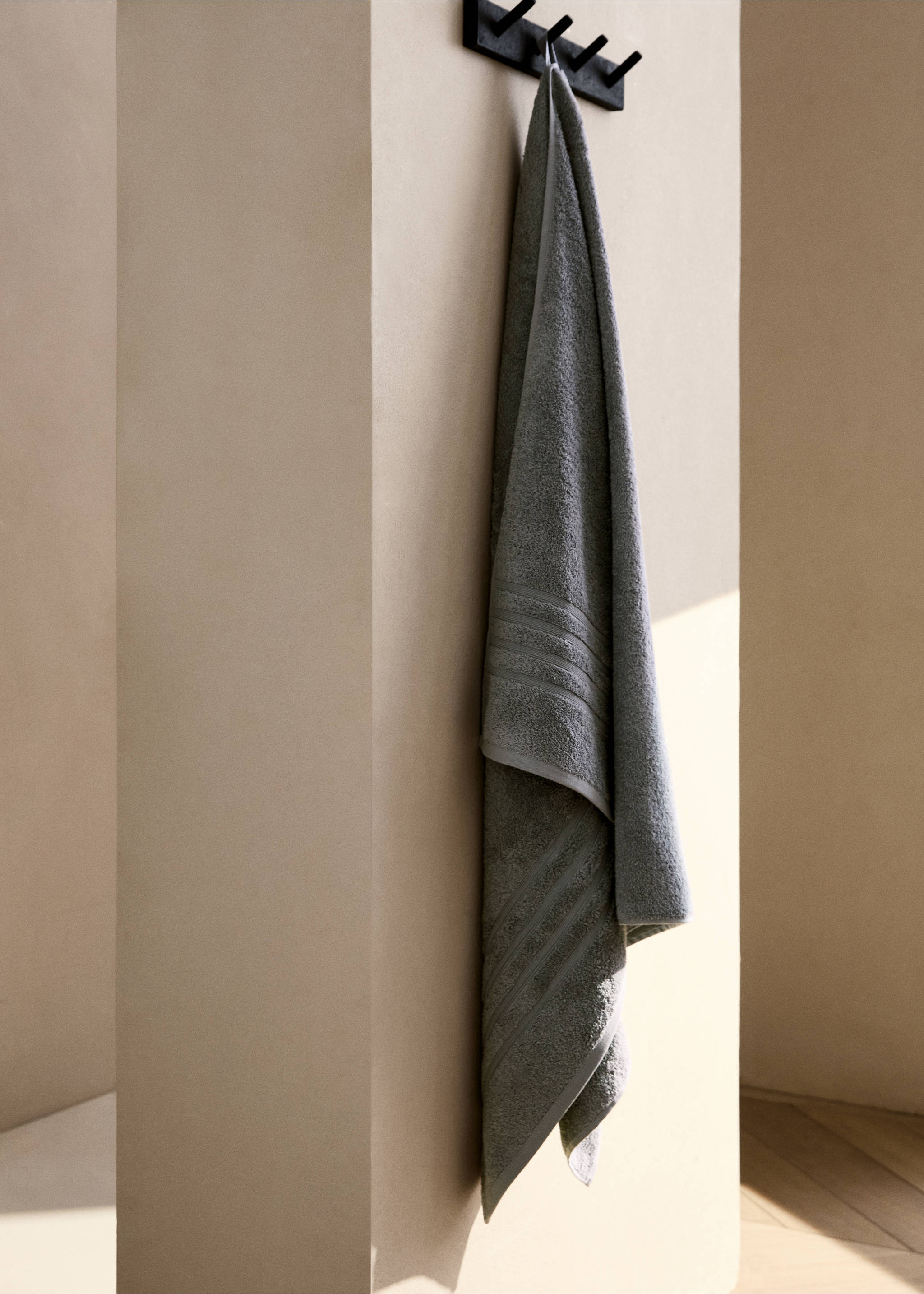 Frottee-Badehandtuch aus Baumwolle - Allgemeine Ansicht, Grau. Ref: 17021610-00.