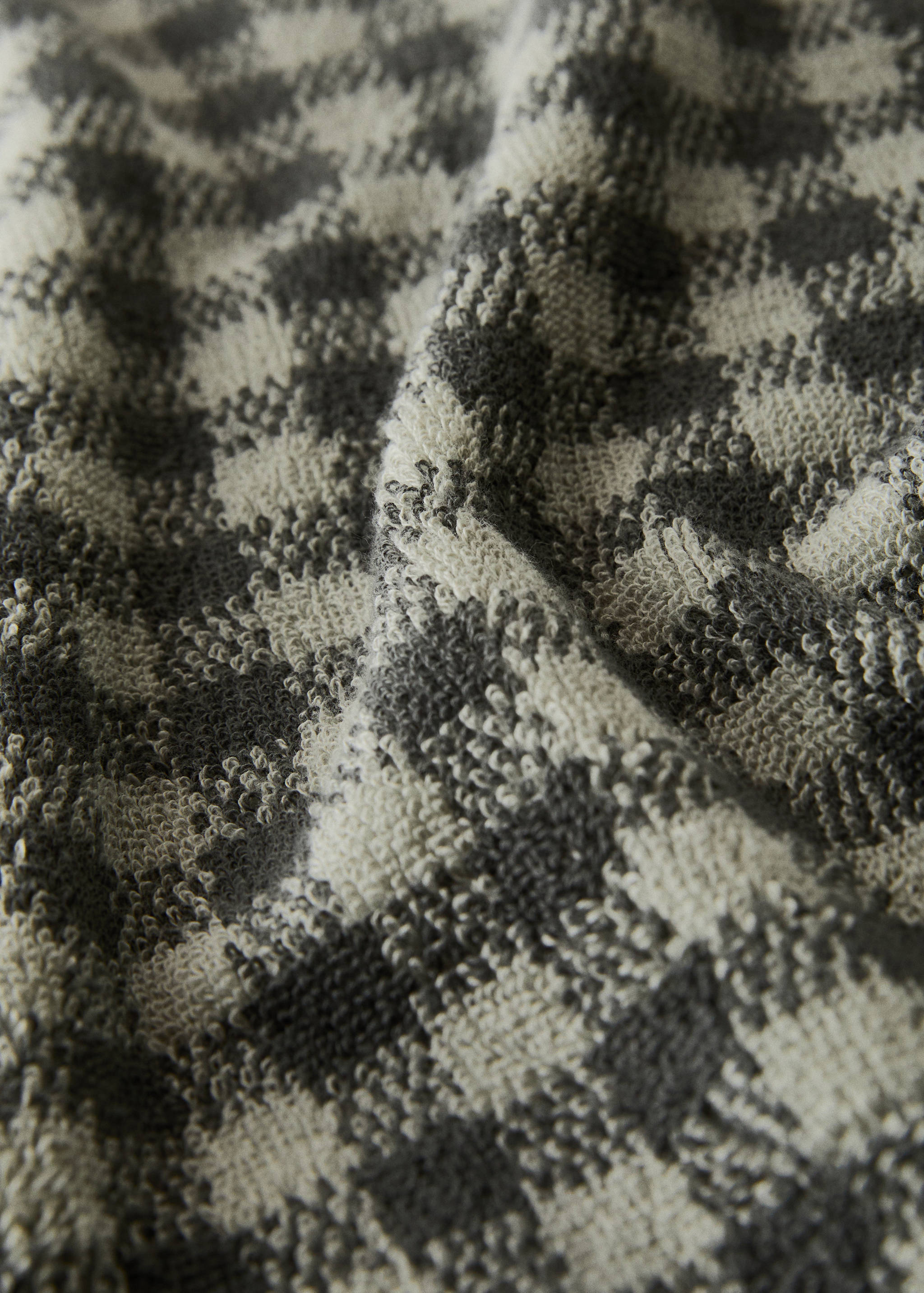 Toalha de rosto de algodão aos quadrados com overlock - Pormenor do artigo 2