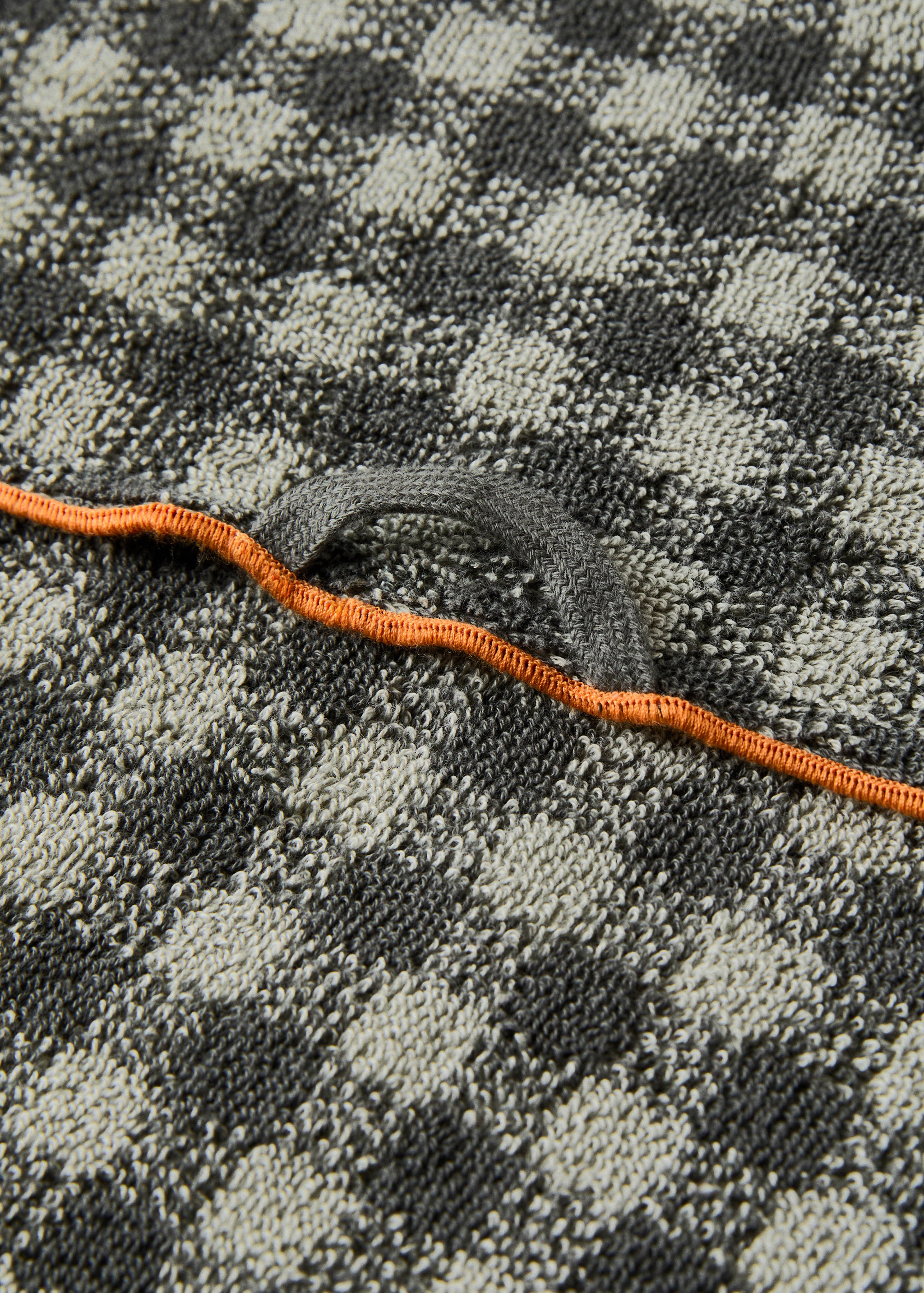 Toalha de rosto de algodão aos quadrados com overlock - Pormenor do artigo 3