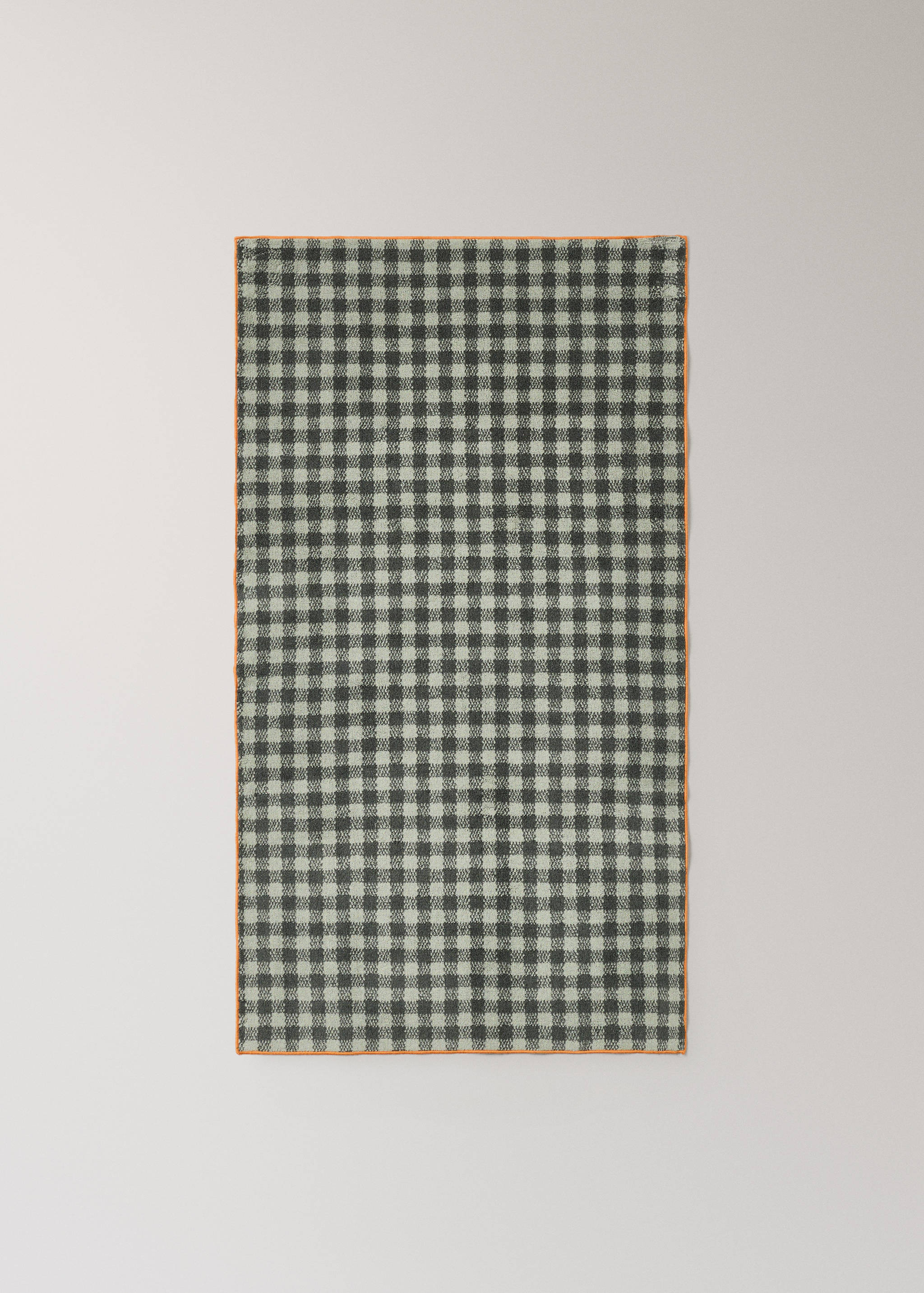 Cotton check-print washbasin towel with overlock stitching - Details of the article 4