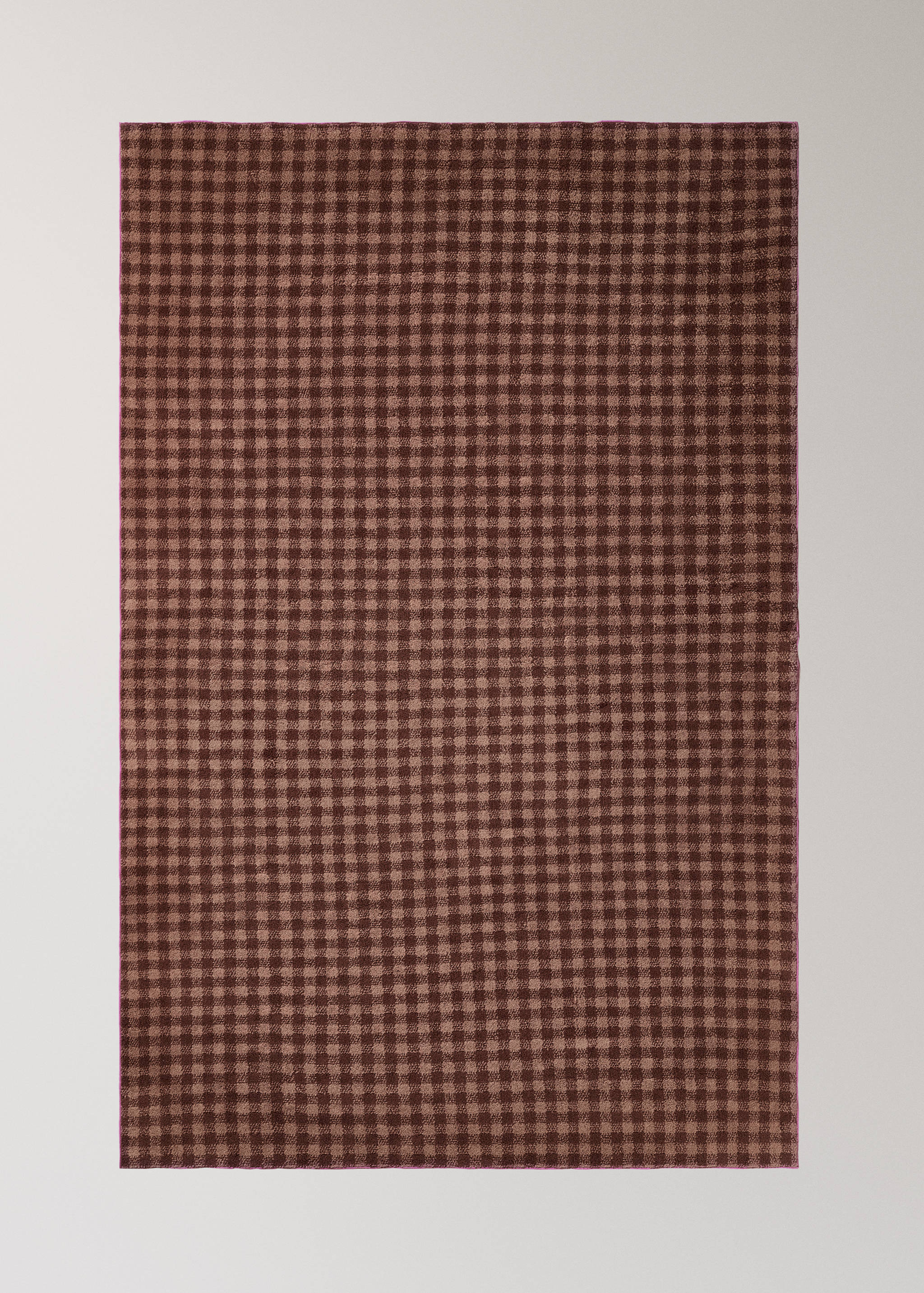 Cotton check-print bath towel with overlock stitching - Details of the article 4