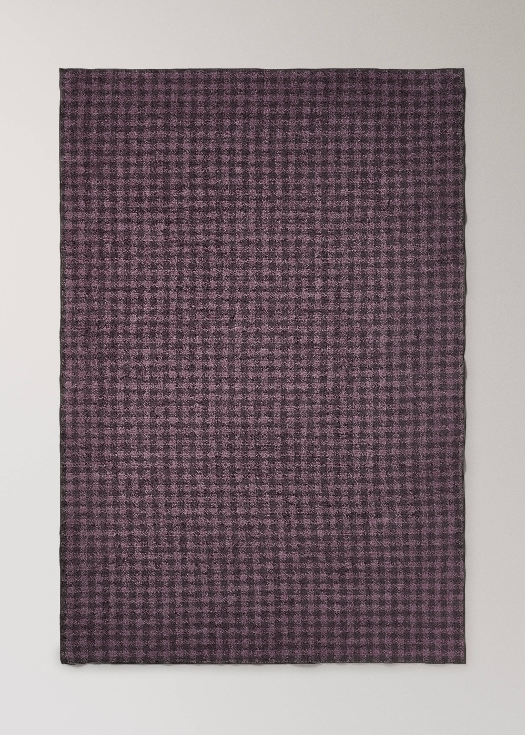 Cotton check-print bath towel with overlock stitching - Details of the article 4
