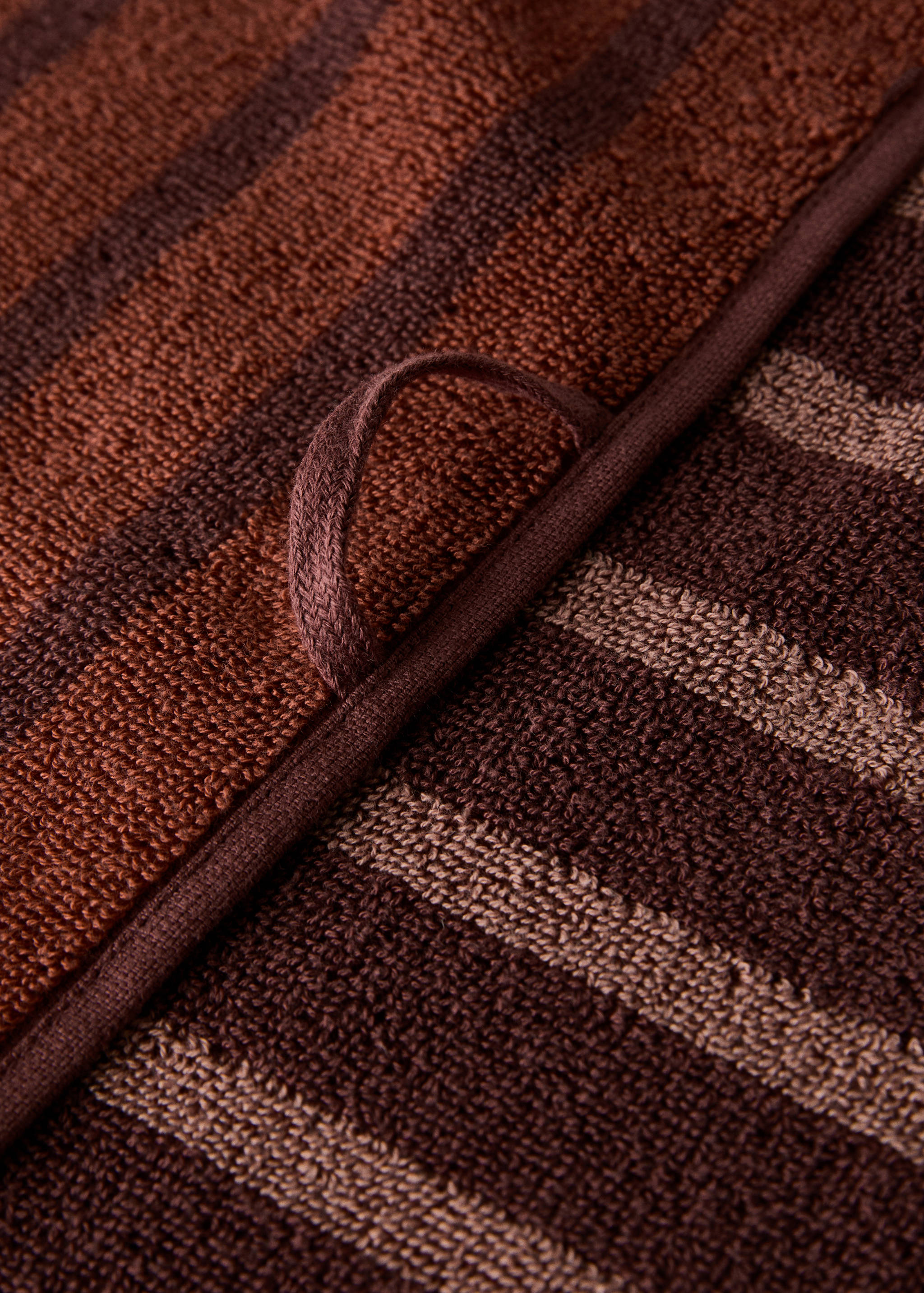 Cotton guest towel with two-tone stripes - Details of the article 3