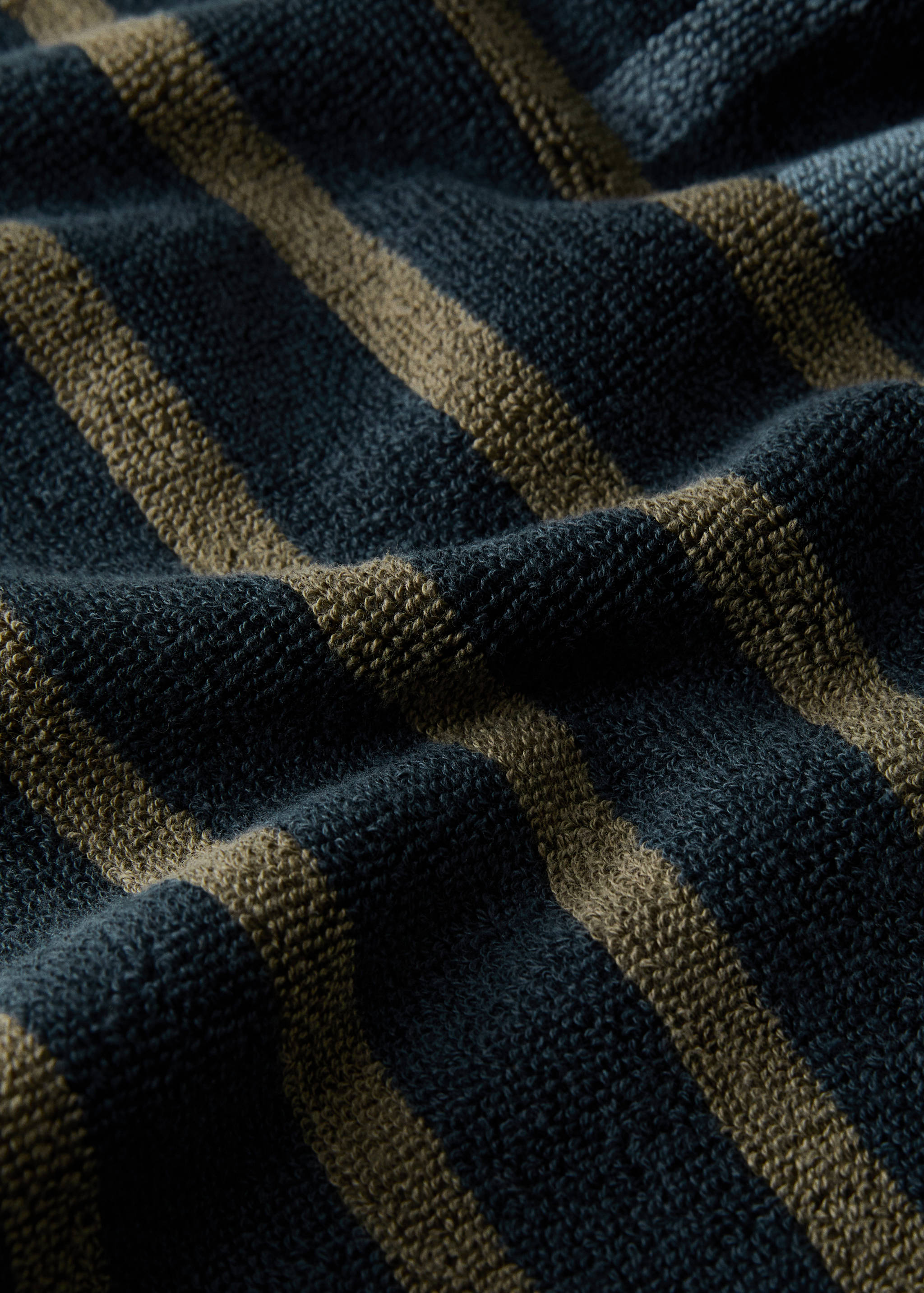 Cotton guest towel with two-tone stripes - Details of the article 1