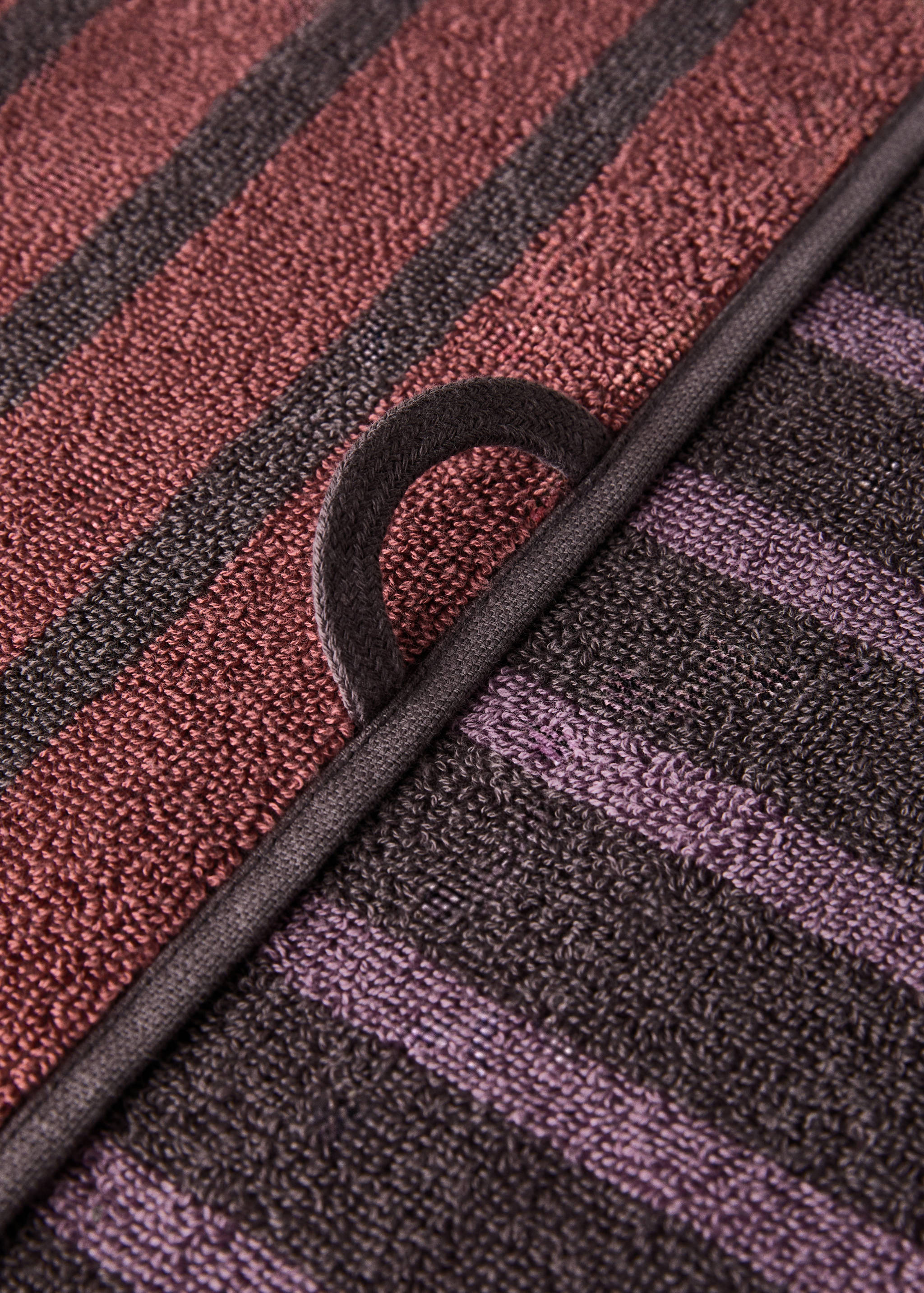 Cotton guest towel with two-tone stripes - Details of the article 3