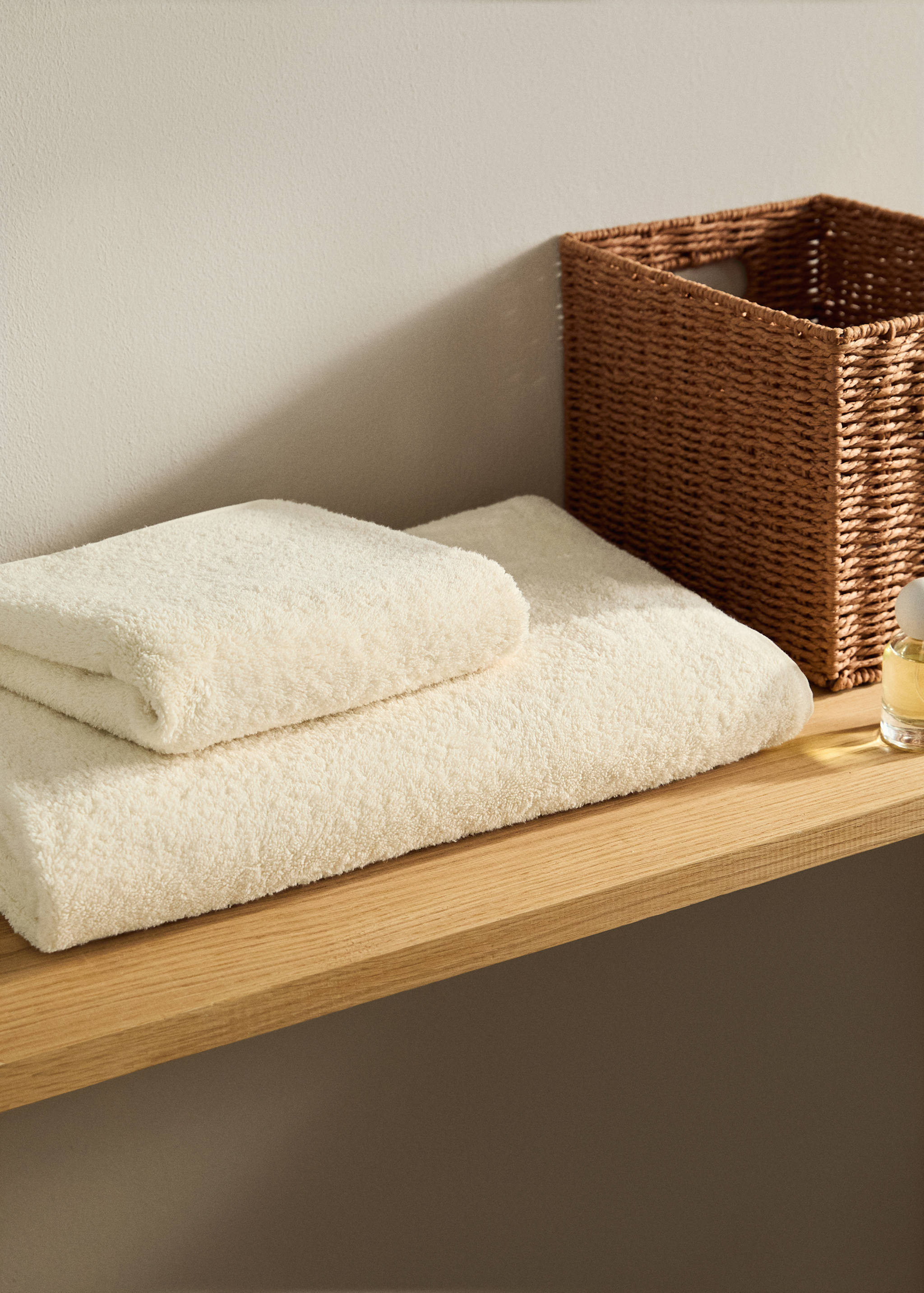 Soft cotton bath towel - General plane