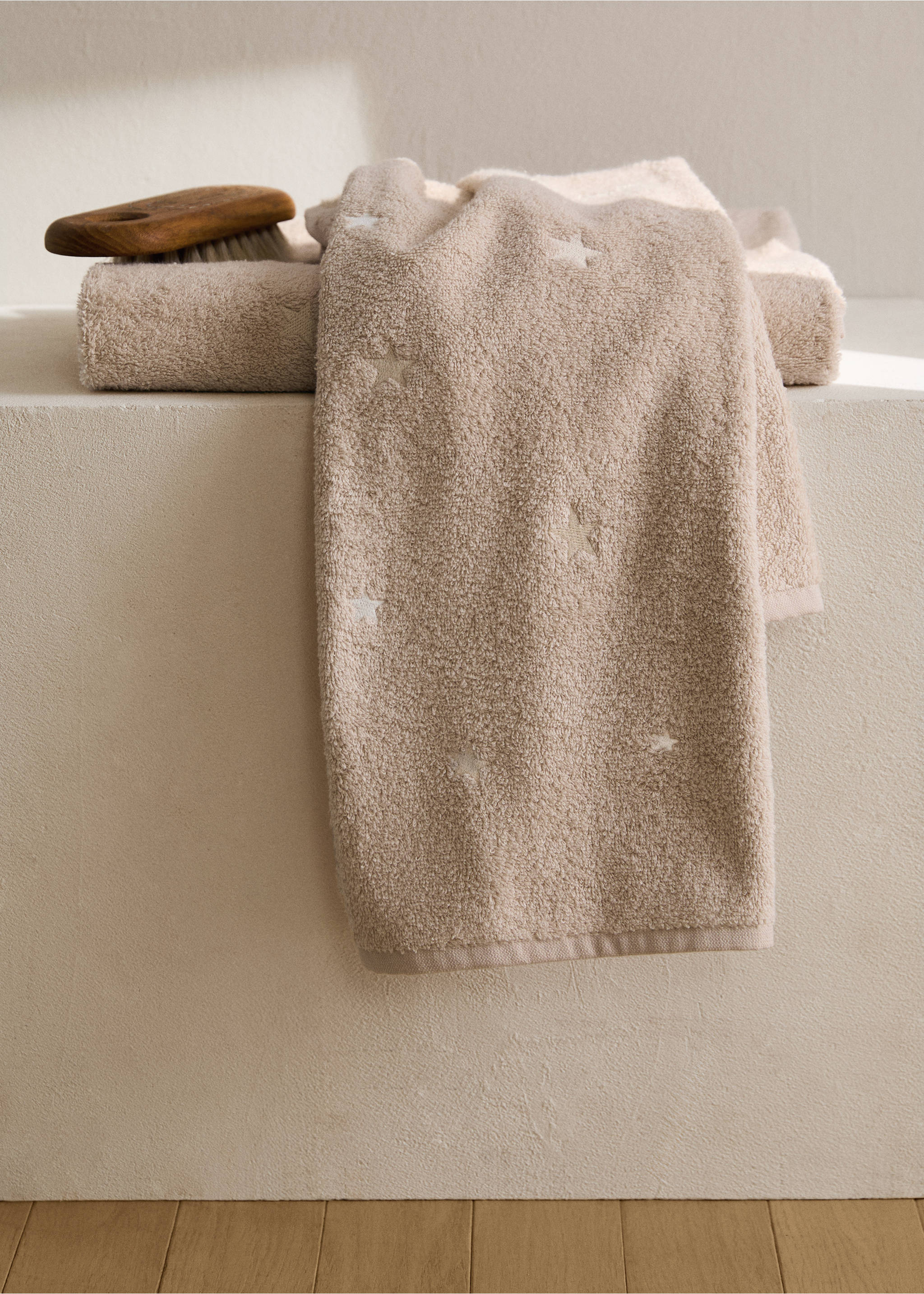 Kinderhandtuch für das Waschbecken mit fluoreszierenden Sternen - Allgemeine Ansicht, Beige. Ref: 17021623-00.