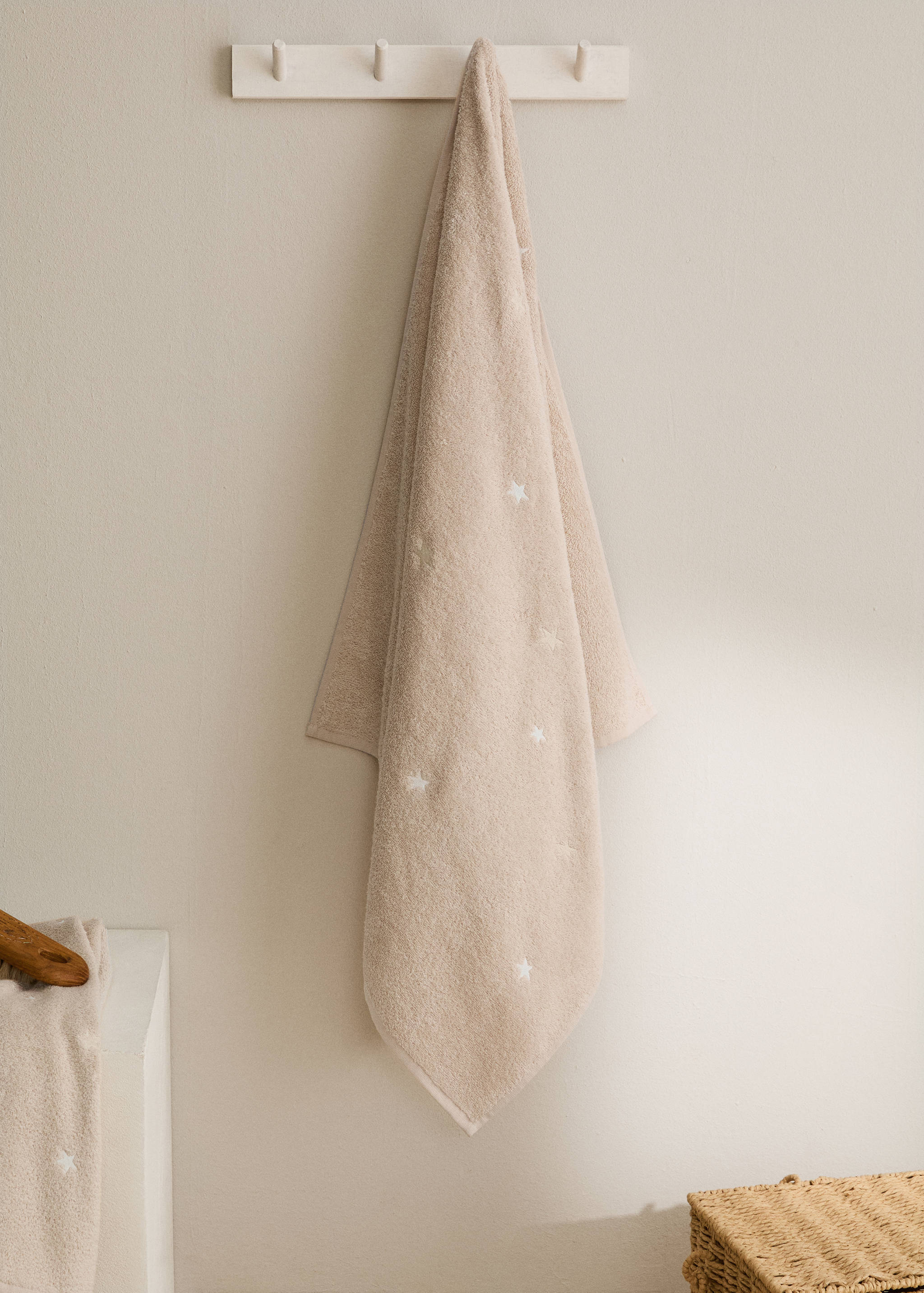 Children's bath towel with glow-in-the-dark stars - General plane