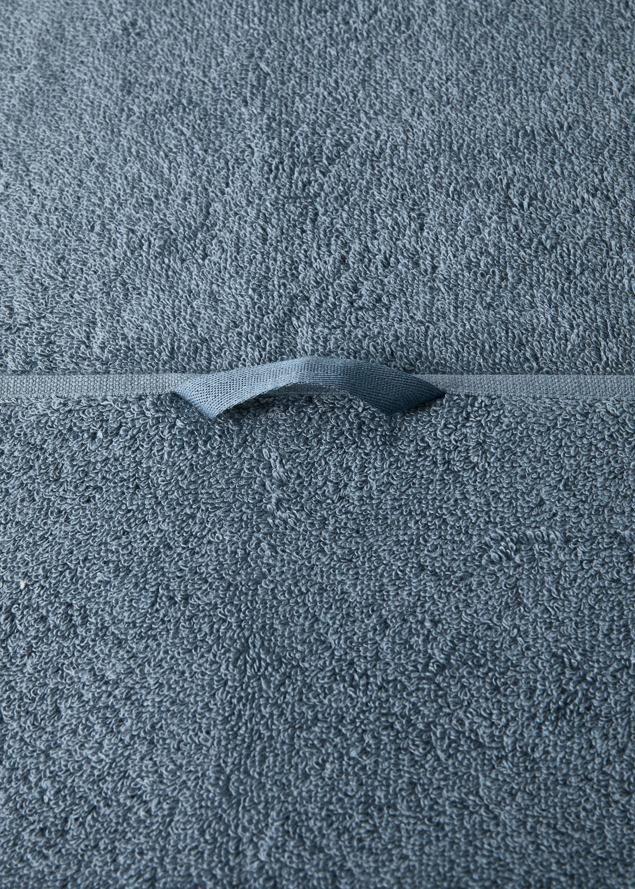 Children's cotton bath towel with multi-coloured pom-poms - Details of the article 2