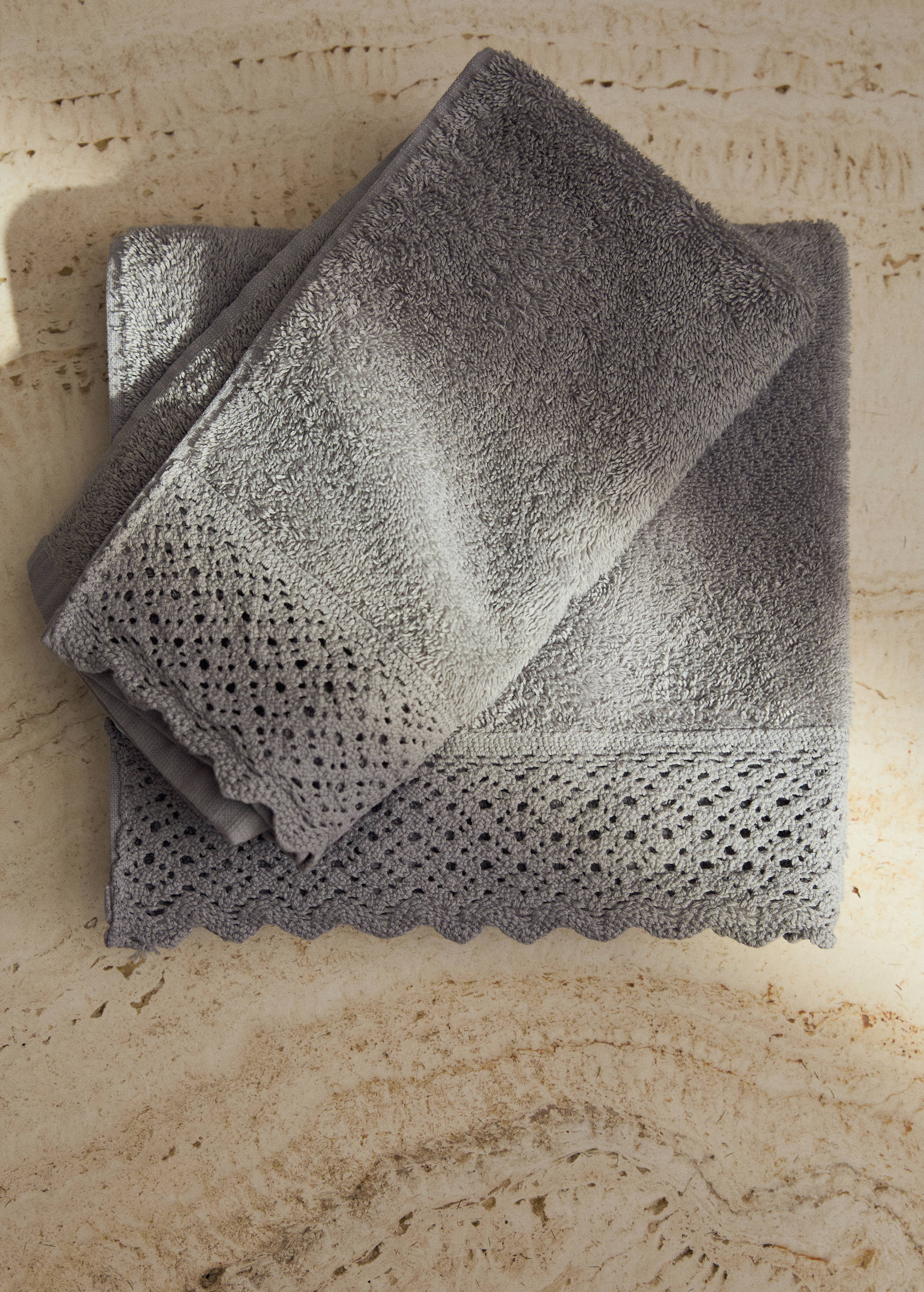 Toalha de mão de 100% algodão com renda - Plano geral