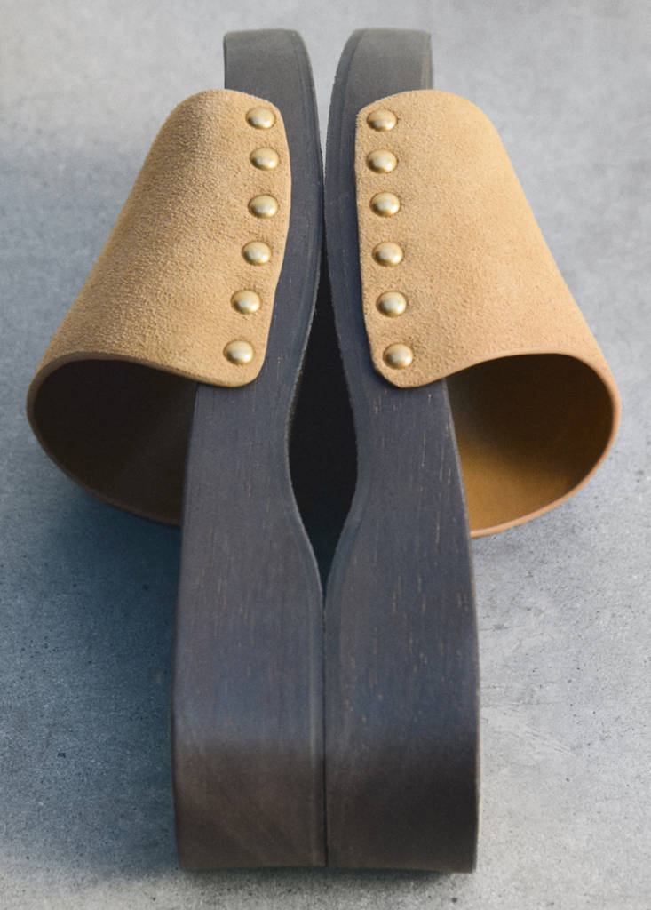 Suede sandals with wooden sole — Sand