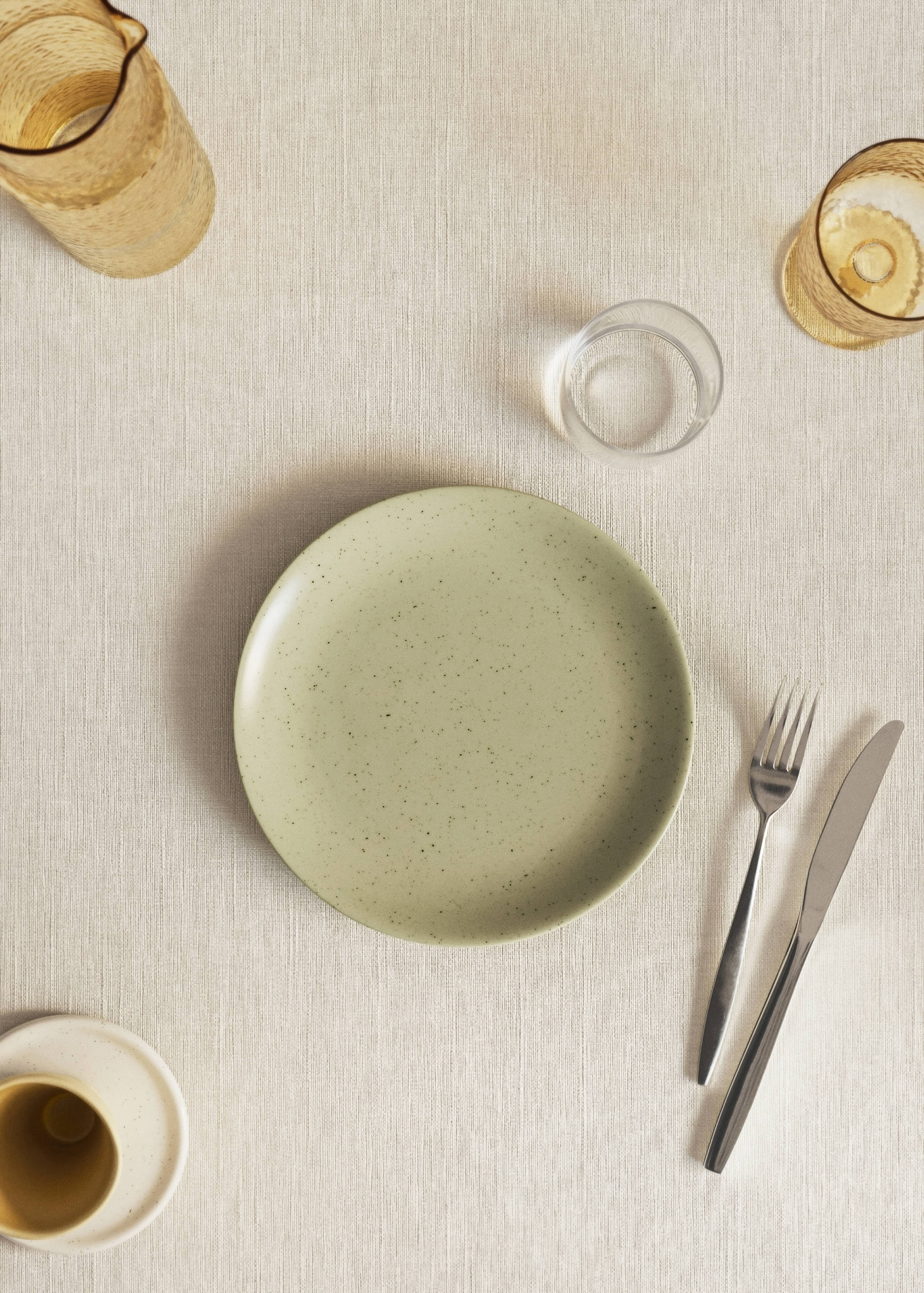 Stoneware dessert plate with spots - General plane