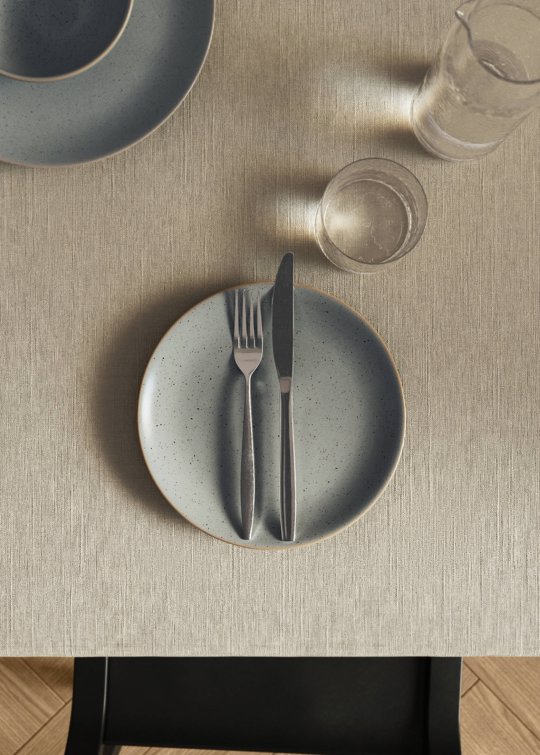 Stoneware dessert plate with spots - General plane