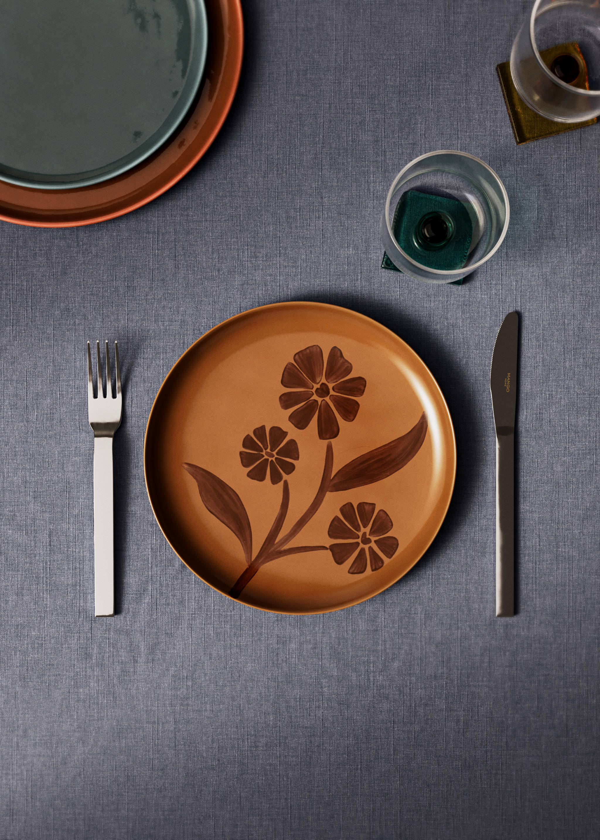 Dessertteller aus Steingut mit handbemaltem Design - Allgemeine Ansicht