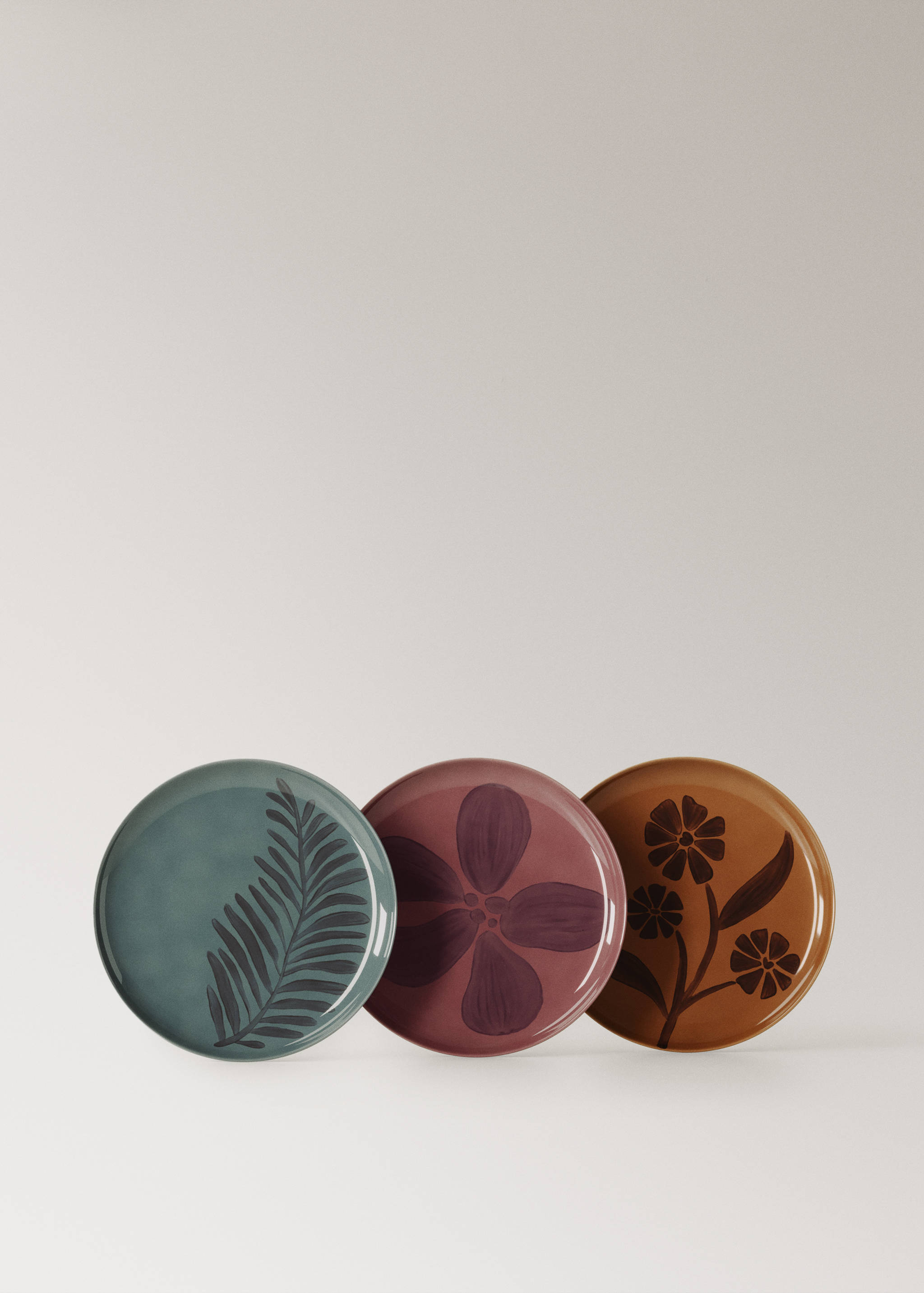 Dessertteller aus Steingut mit handbemaltem Design - Detail des Artikels 4