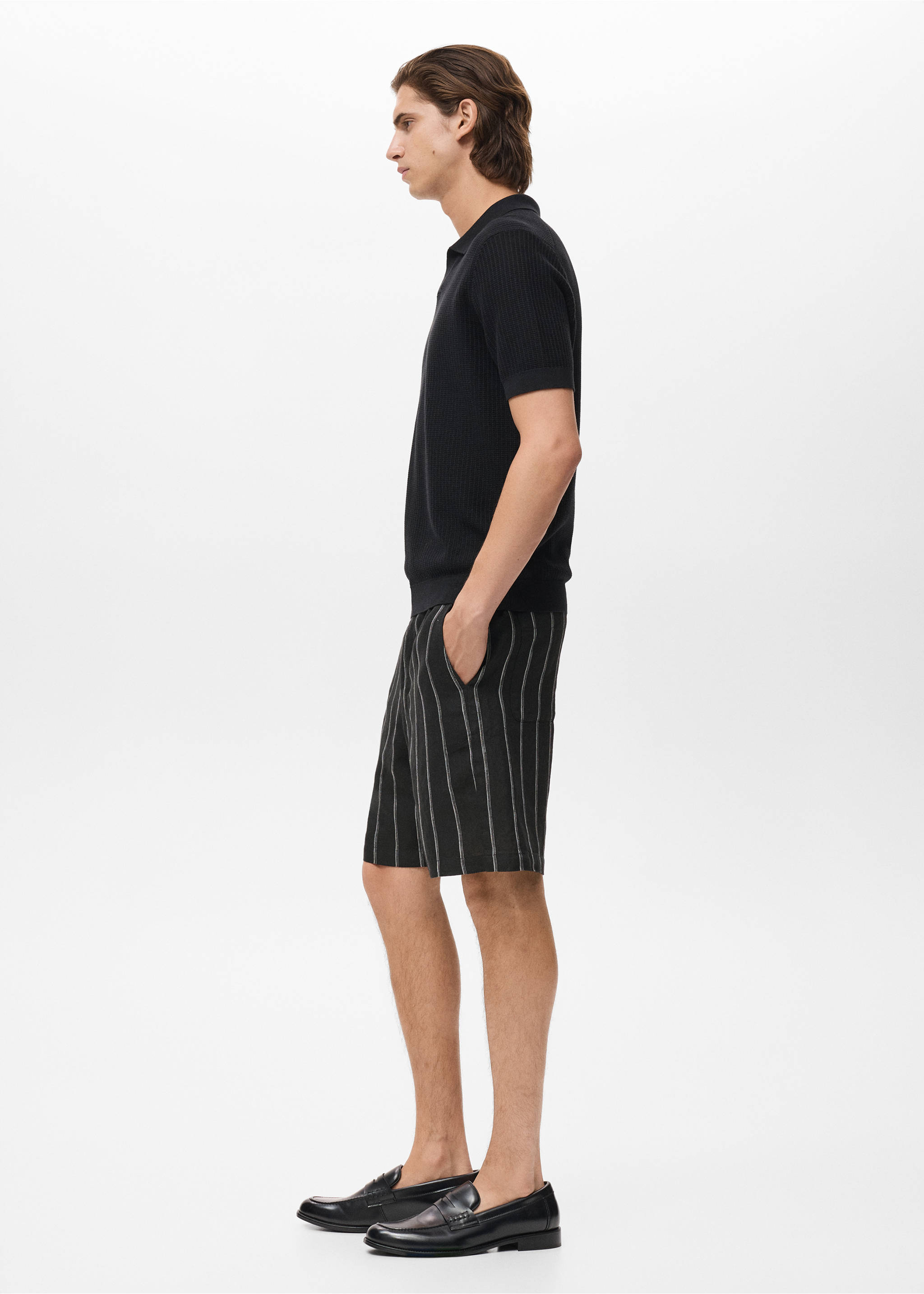 شورت برمودا من مزيج الكتان مخطط - تفاصيل المنتج 2, فحمي. Ref: 17022903-00.