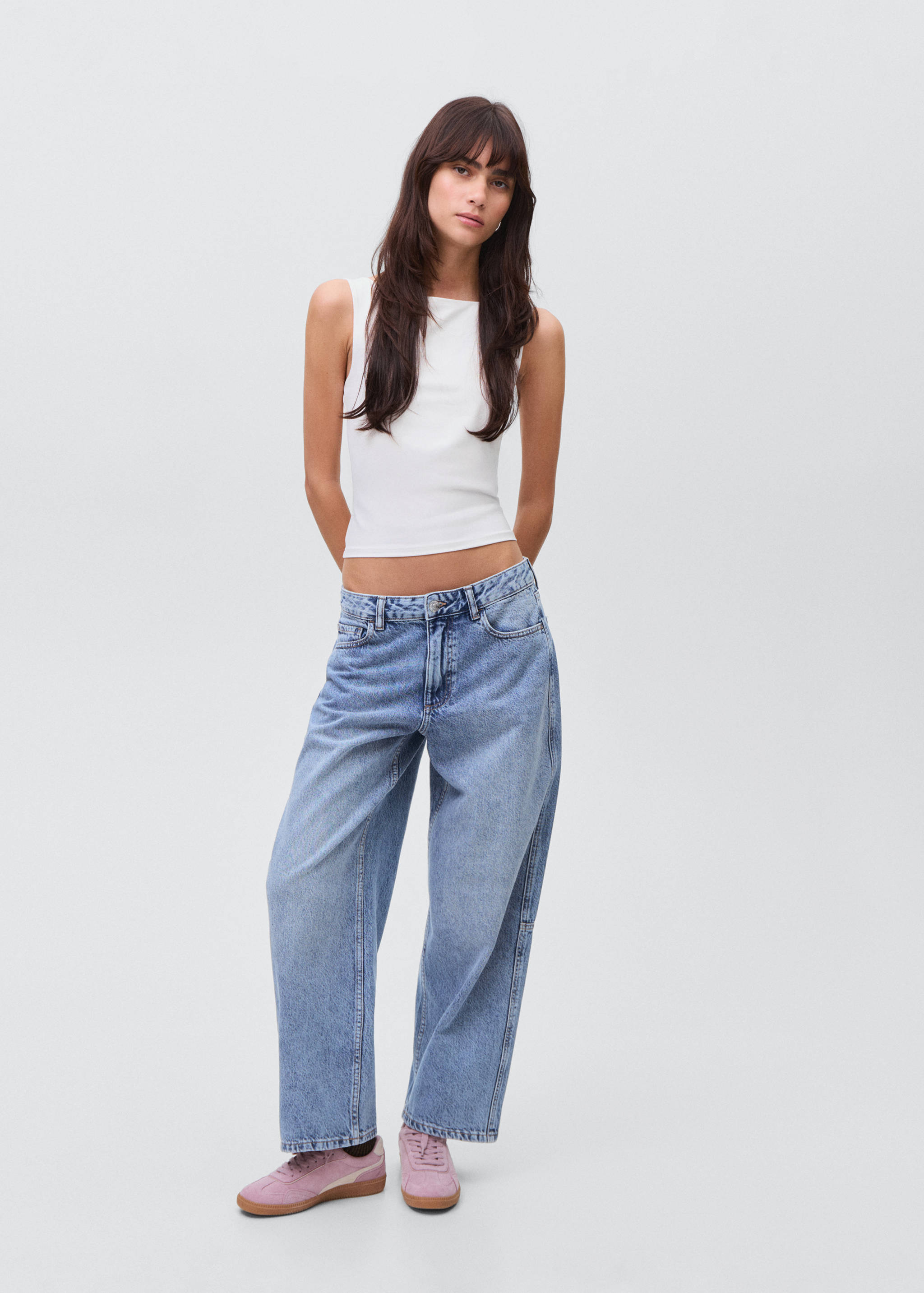 Однотонный топ на бретелях - Общий план