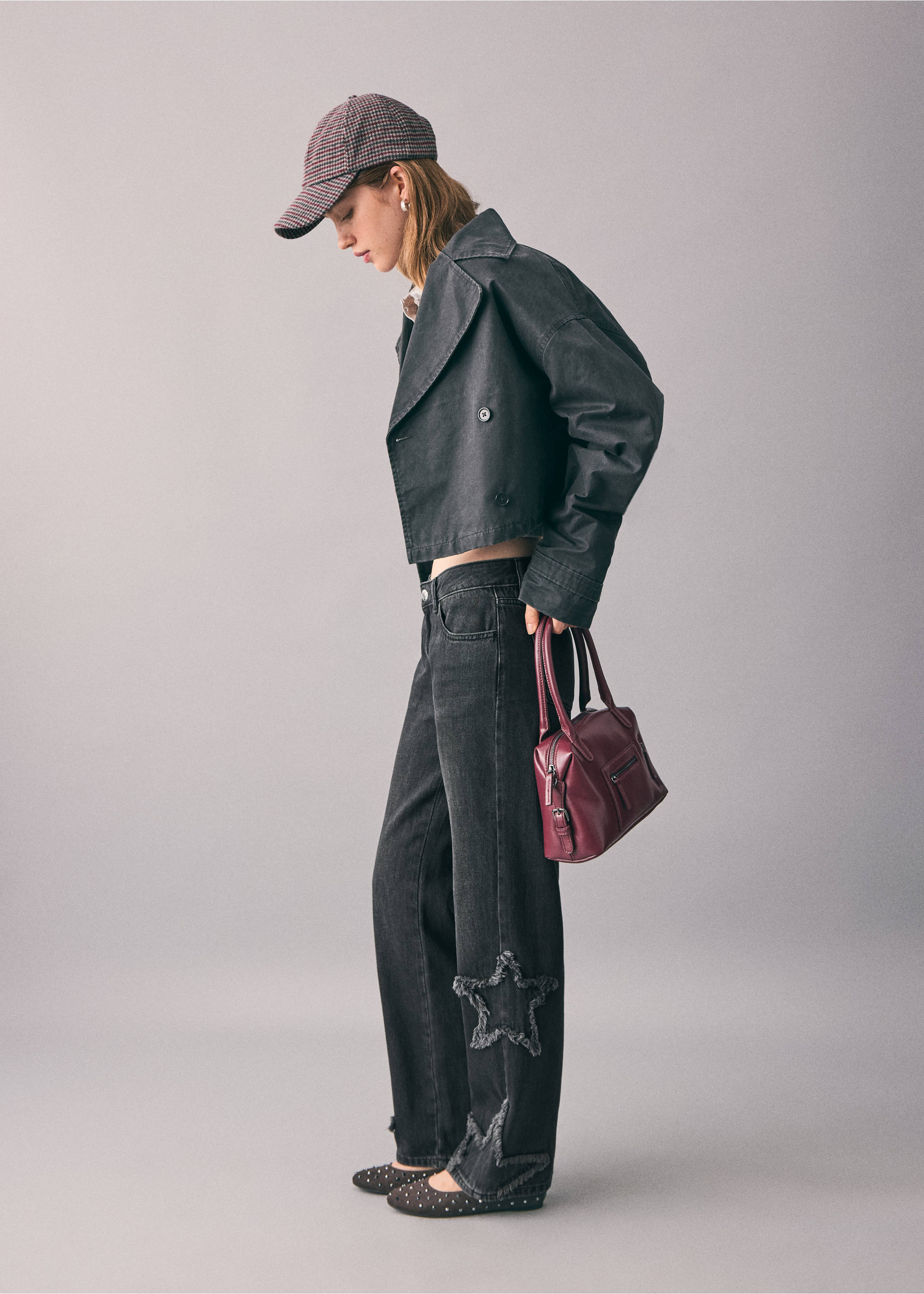 Jeans straight bordado estrellas - Plano medio, Denim negro. Ref: 17022914-00.