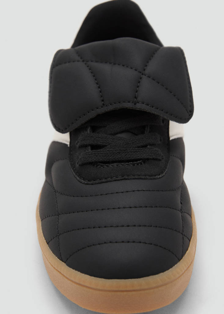 Trainers with folded tongue — Black
