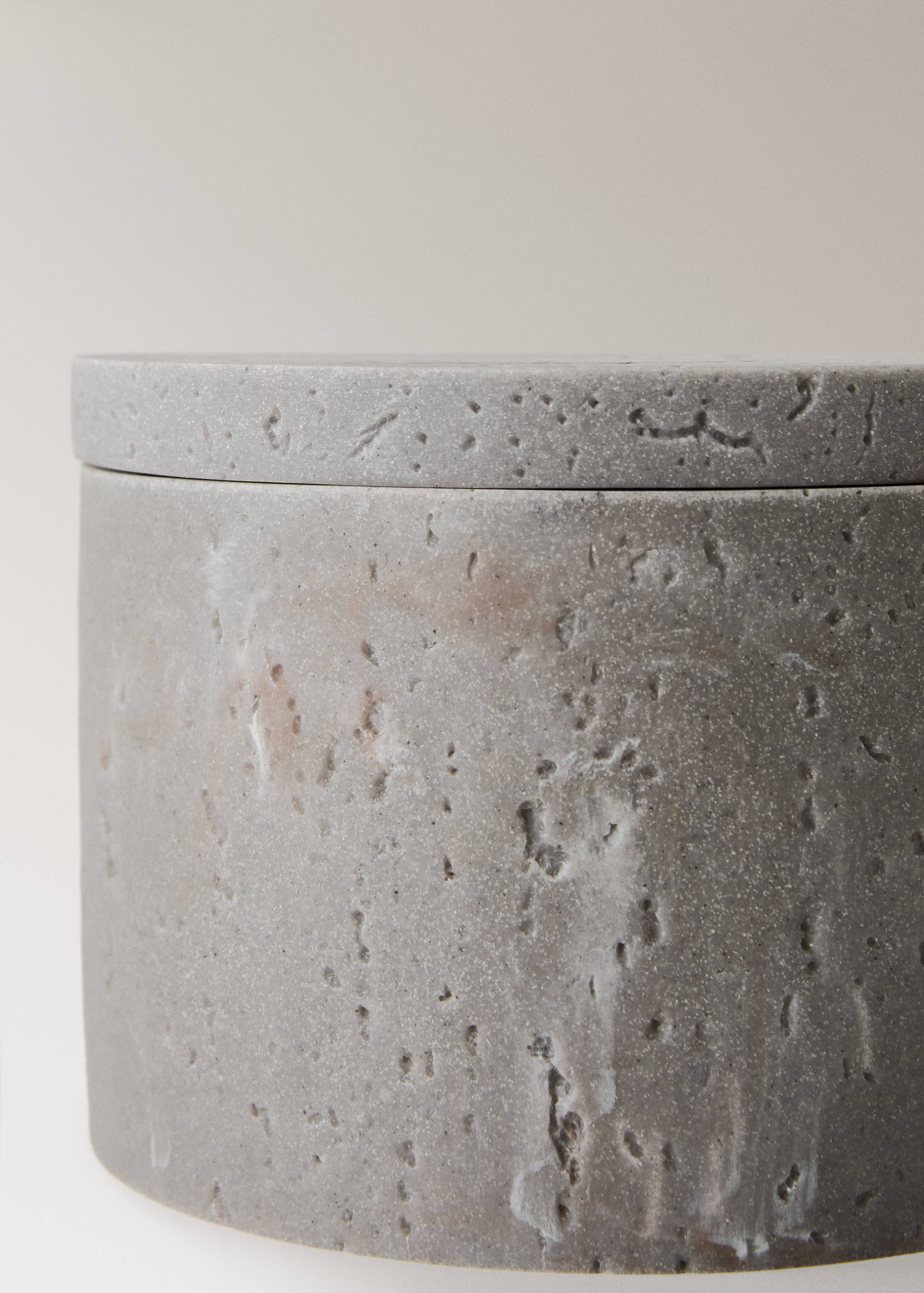 Medium resin bathroom container with marble effect - Details of the article 1