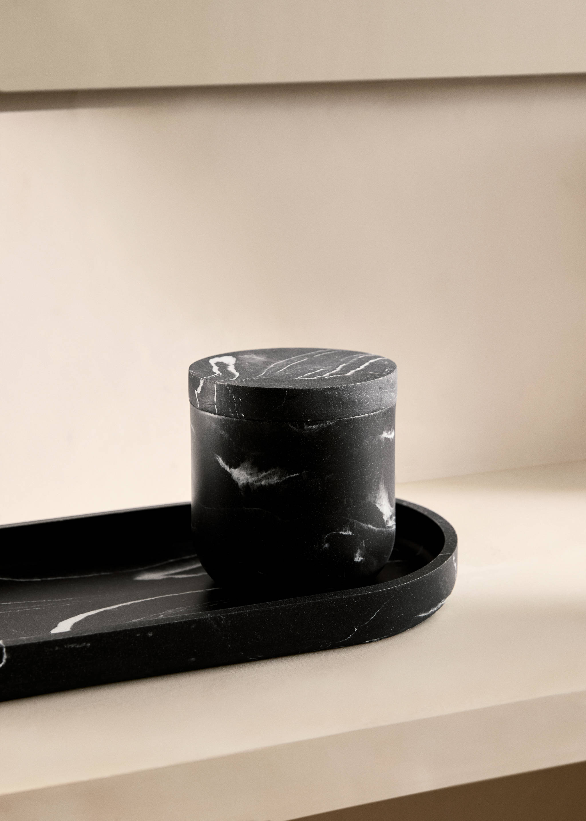 Marble-effect bathroom jar - General plane