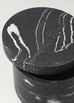 Marble-effect bathroom jar — Black 3