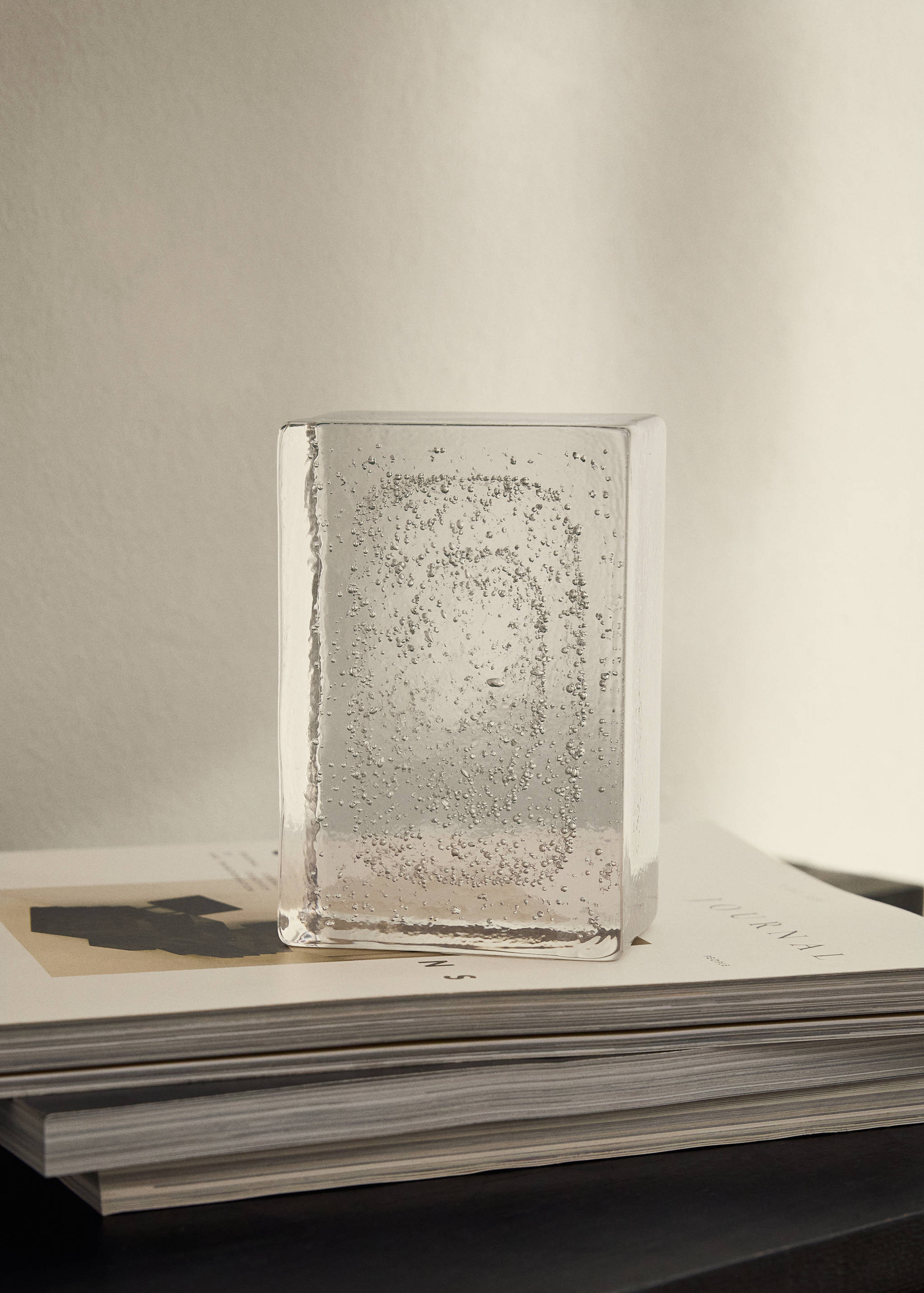 Bubble glass bookends - General plane