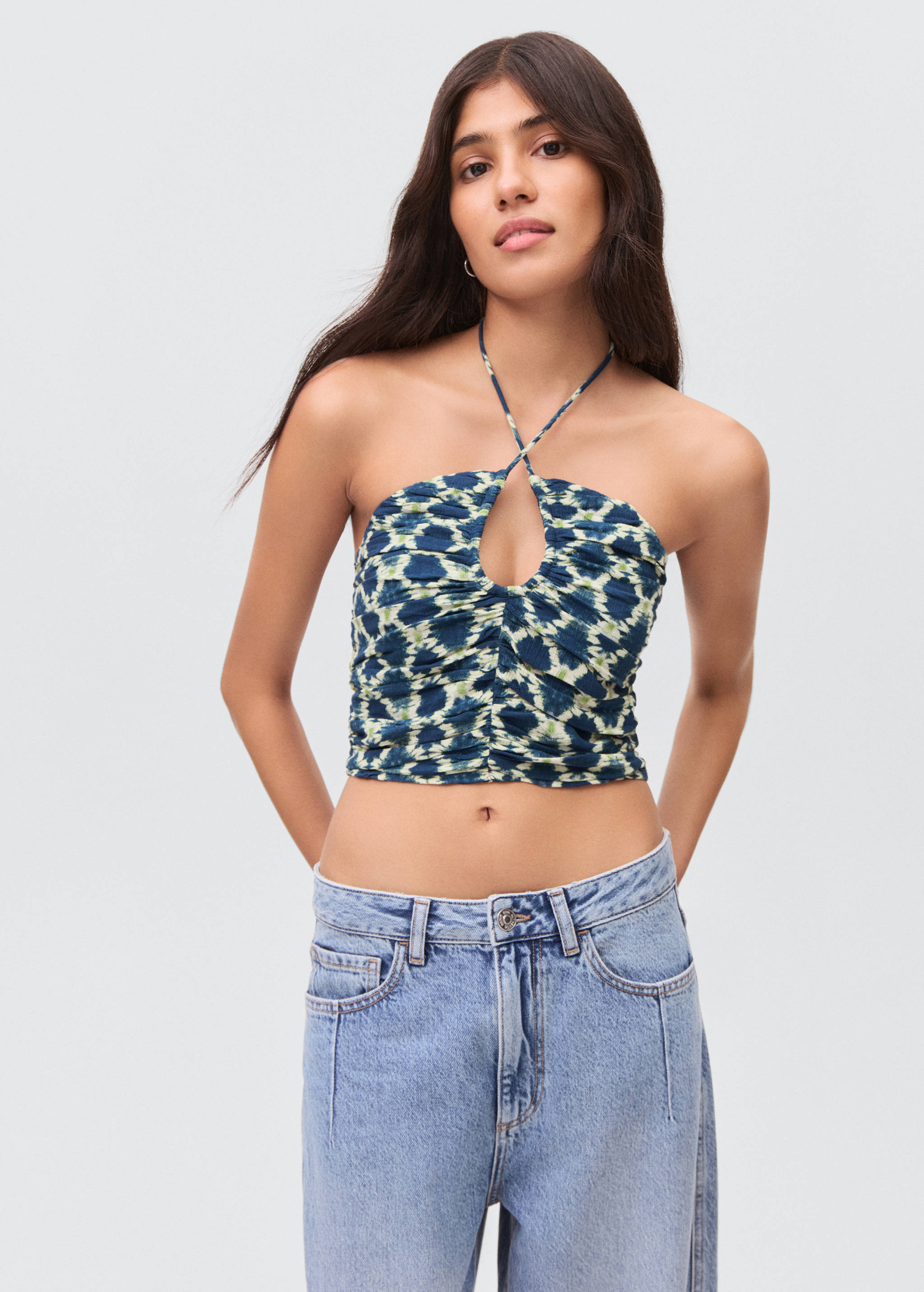 Halter top with ruffled detail - Medium plane
