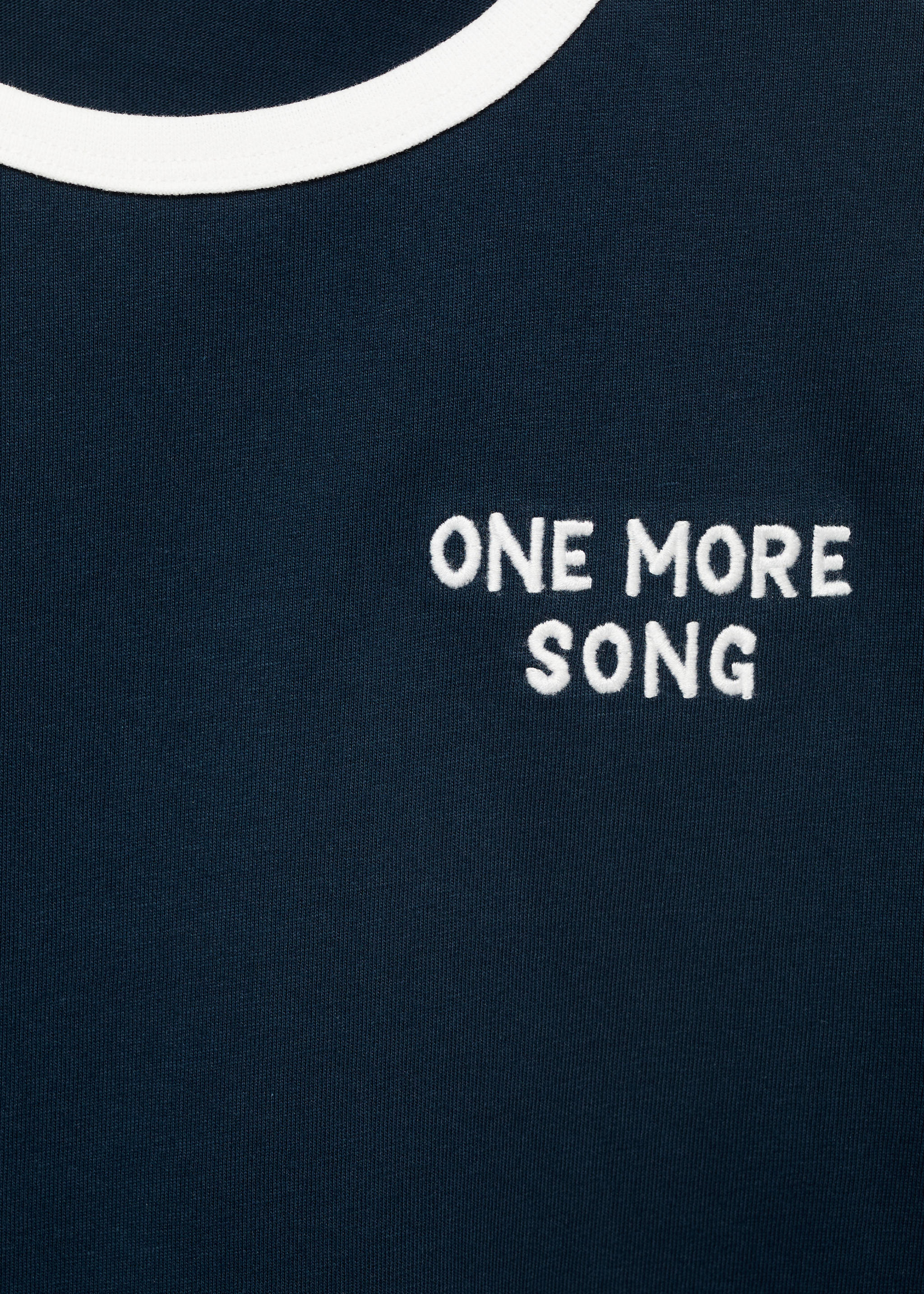 T-shirt with embroidered contrasting collar - Details of the article 8