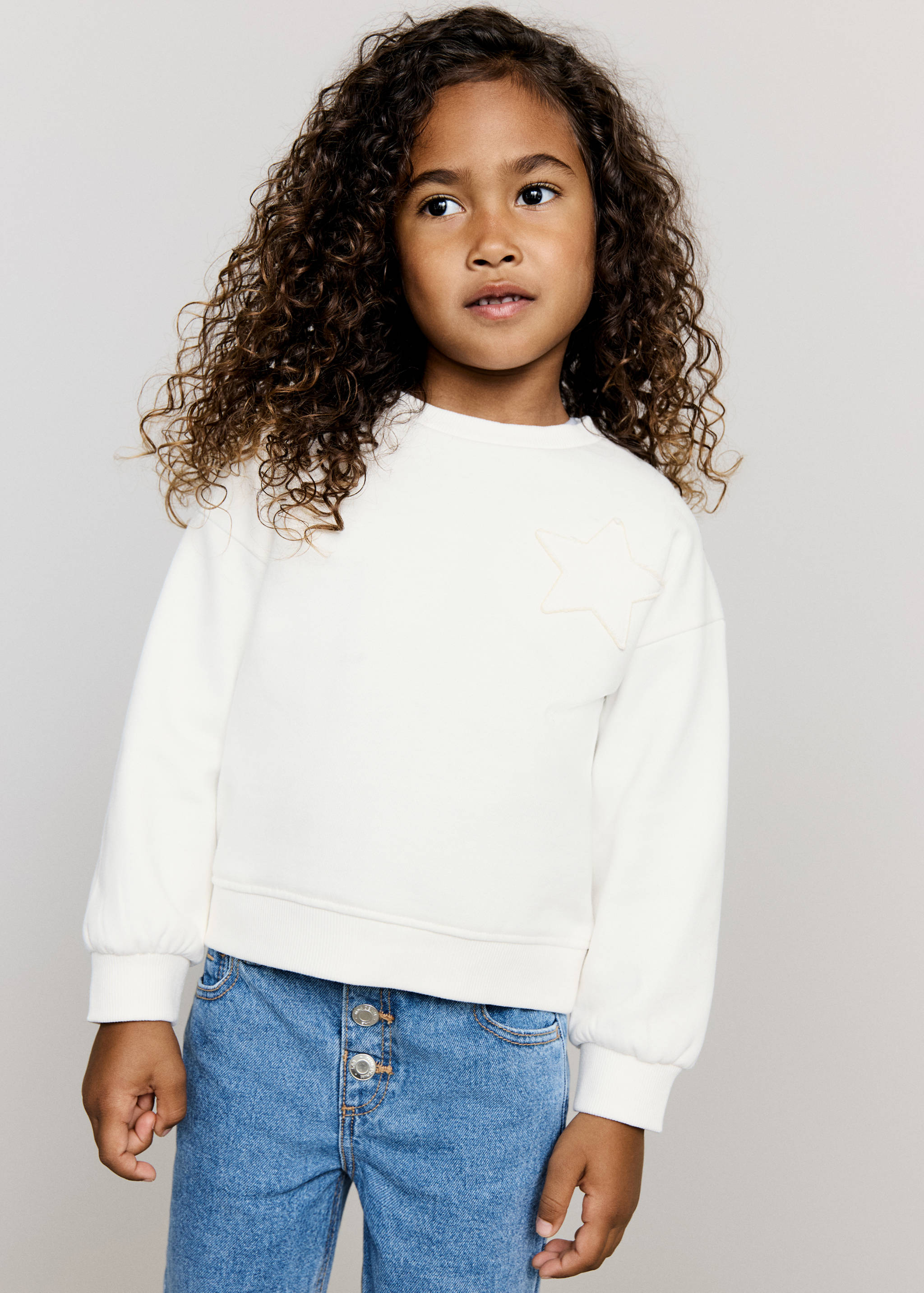 Sweat étoile brodée - Plan moyen