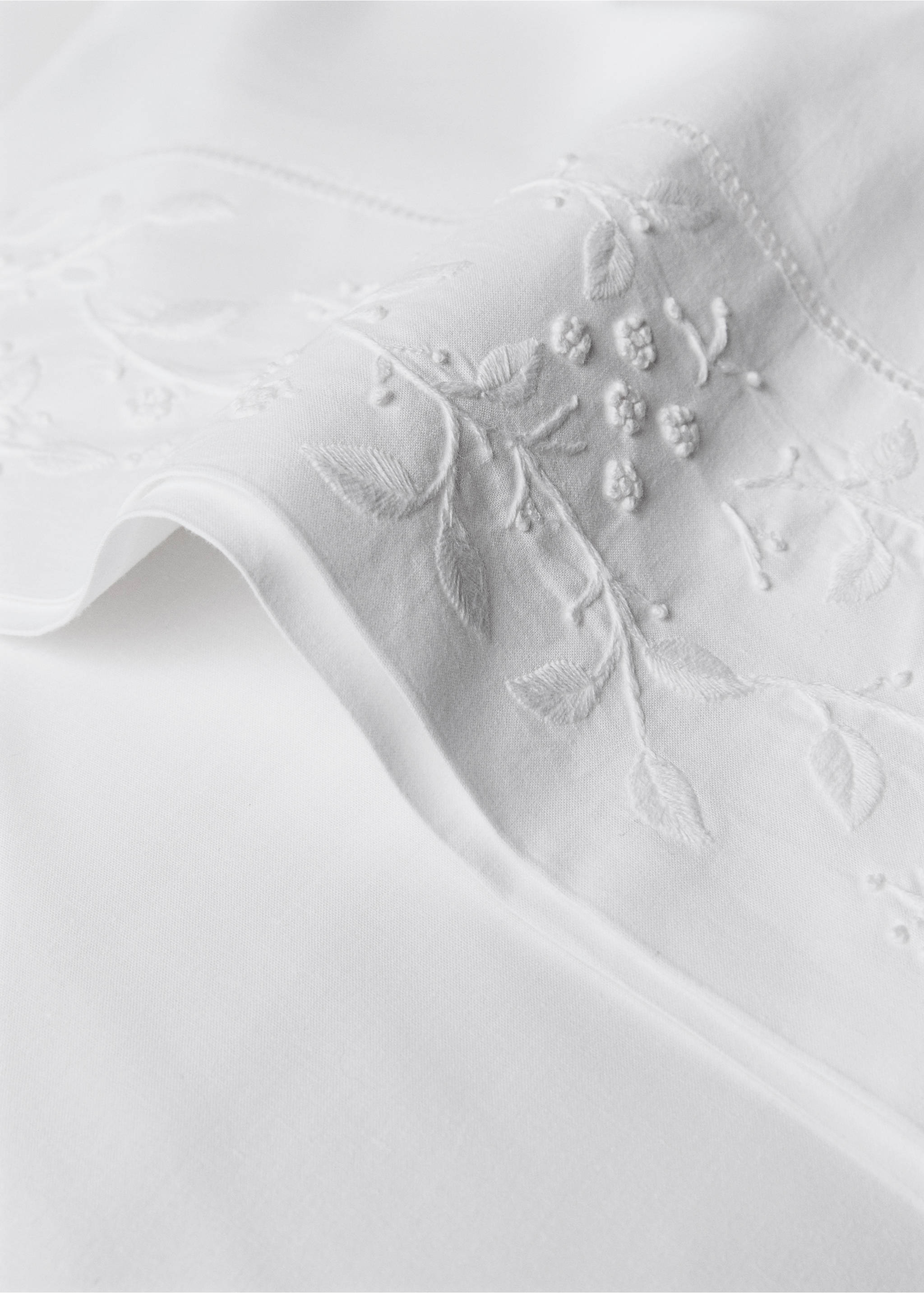 Çiçek işlemeli perkal pamuklu yastık kılıfı 45x110 cm - Ürün detayı 2, Beyaz. Ref: 17023310-00.