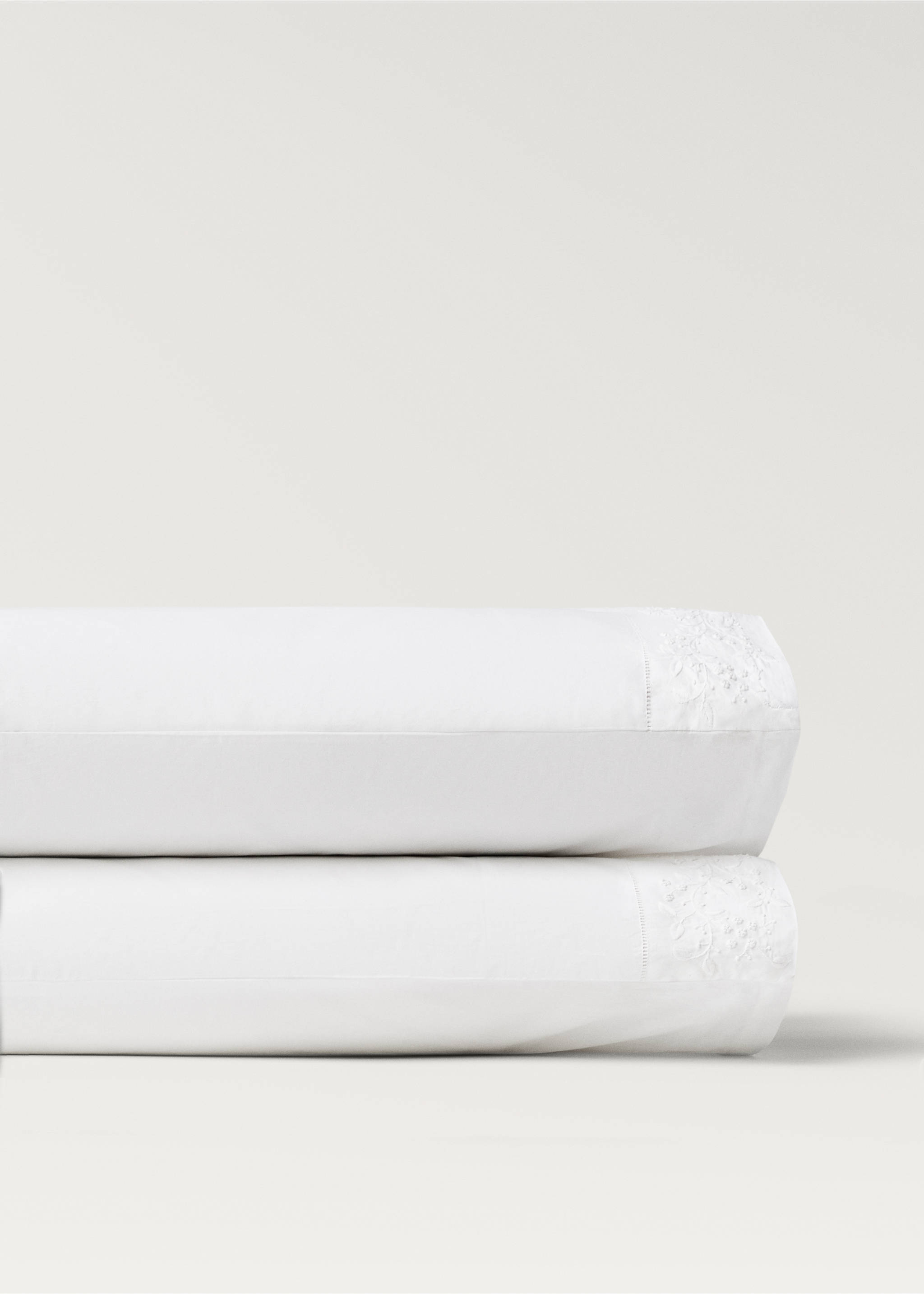Two pillowcases in embroidered floral percale cotton 50x75 cm - Details of the article 1, White. Ref: 17023311-00.