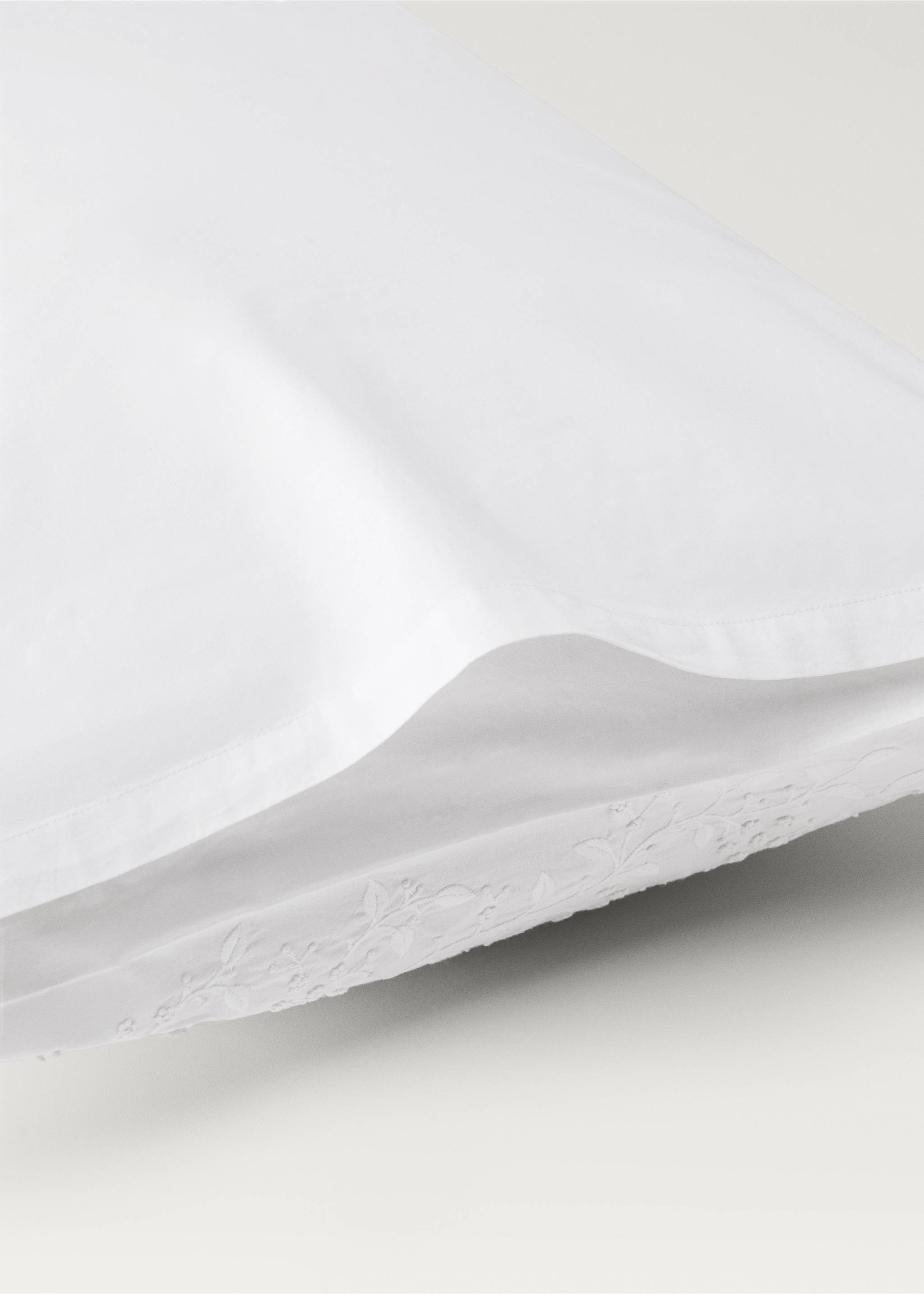 Two pillowcases in embroidered floral percale cotton 50x75 cm - Details of the article 2, White. Ref: 17023311-00.