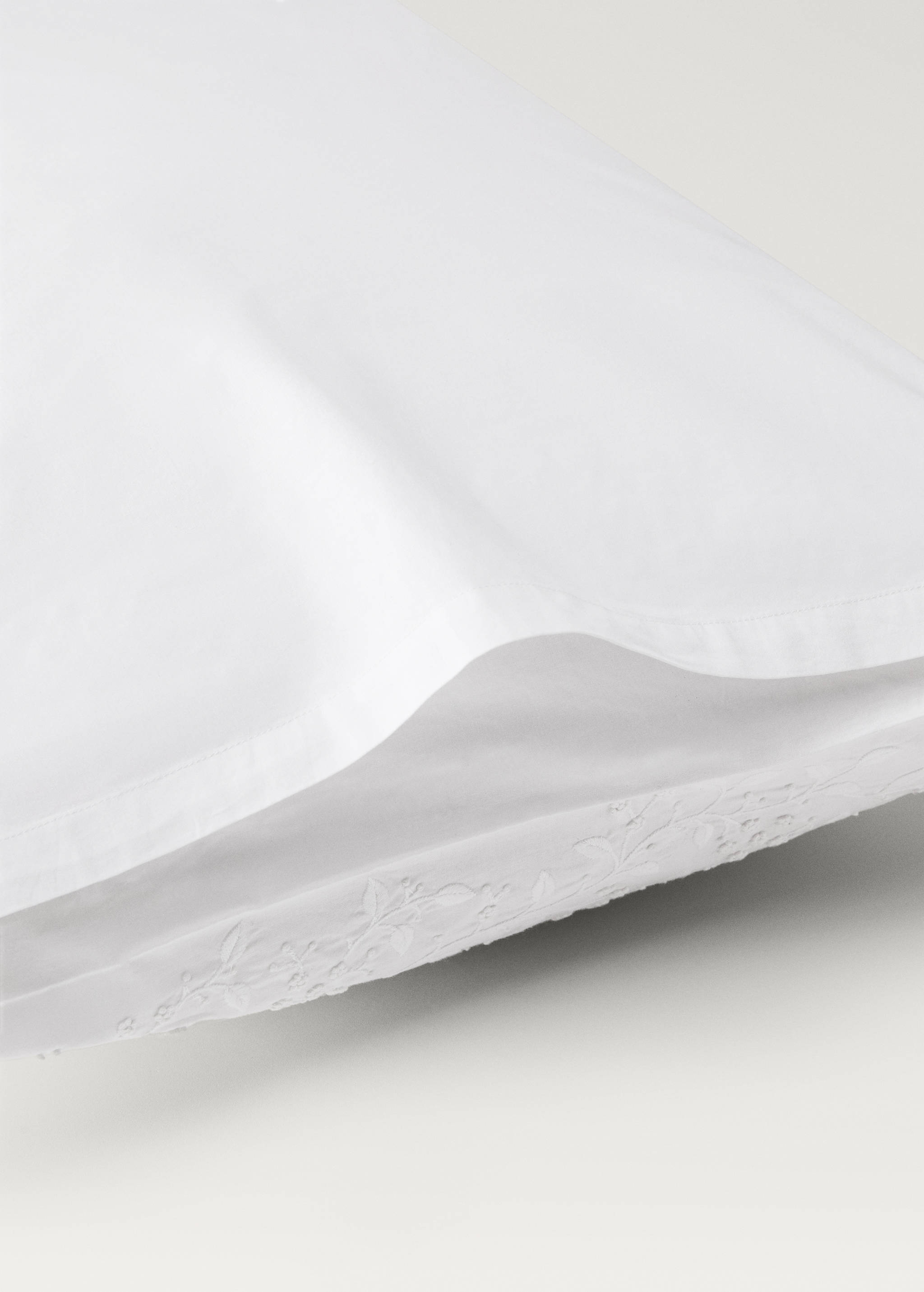 Deux taies d'oreiller percale de coton broderie fleur 50x75 cm - Détail de l'article 2