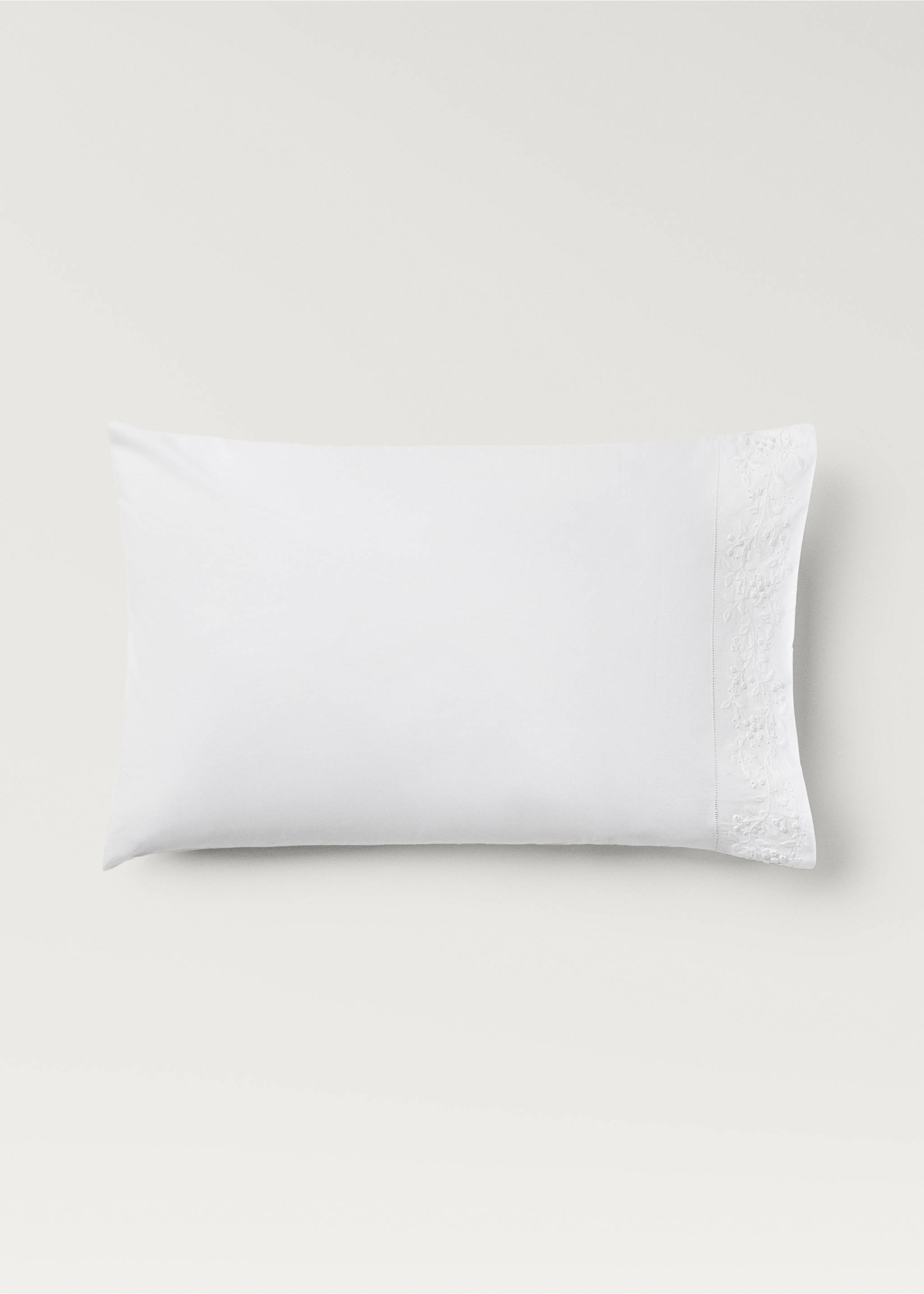 Deux taies d'oreiller percale de coton broderie fleur 50x75 cm - Article sans modèle, Blanc. Ref: 17023311-00.